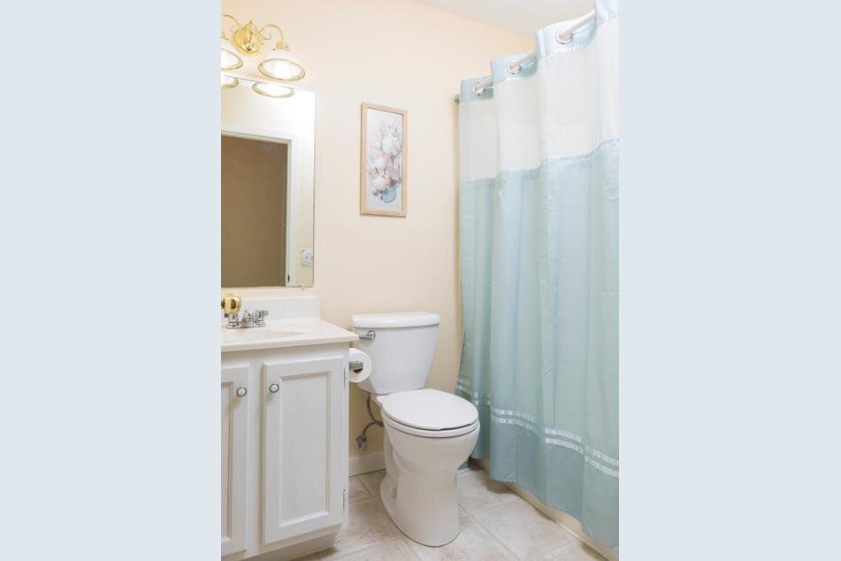 2296 Benson Ave Bathroom 1.jpg