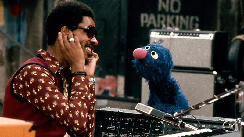 stevie_wonder_sesame_street_1973_elvis_bbc_commercial.jpg