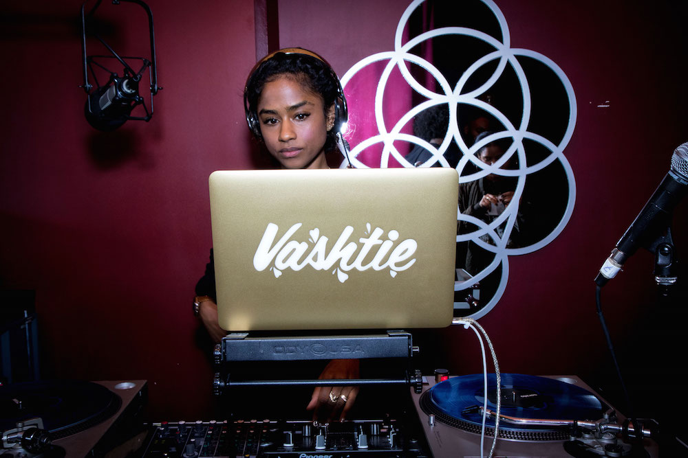 60-refresh-radio-53-by-@jor.vision--smaller.jpeg