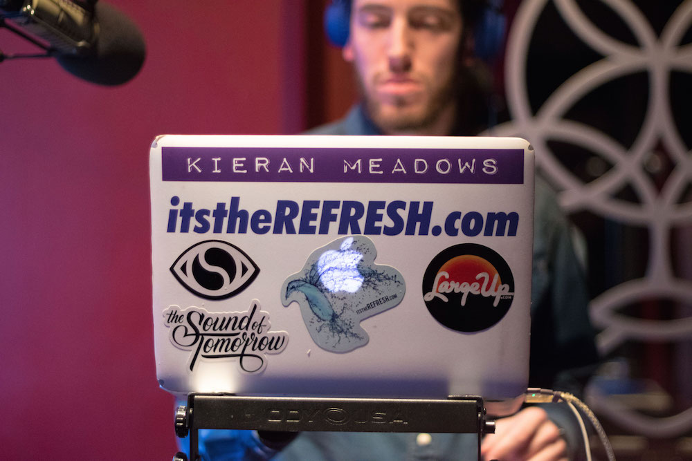 17-refresh-radio-53-by-@jor.vision--smaller.jpeg