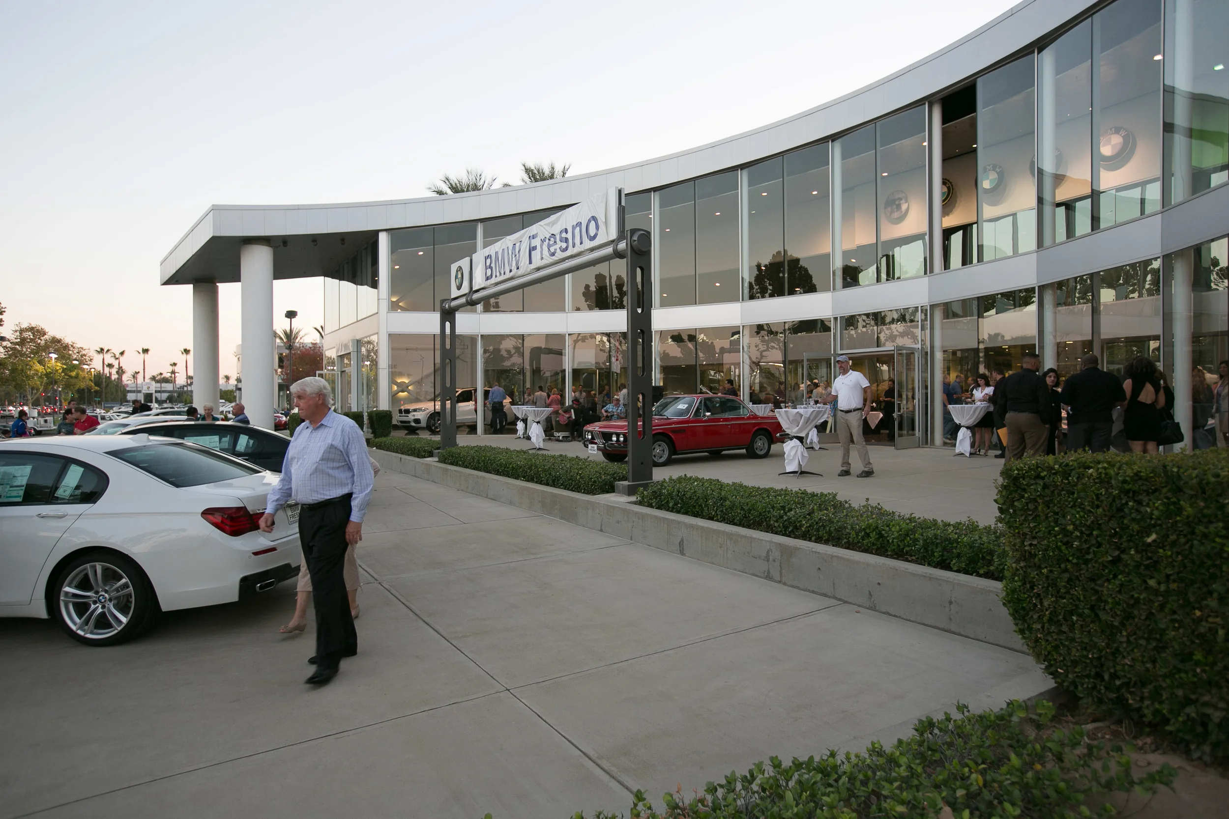 BMW Fresno Decor 9291.jpg
