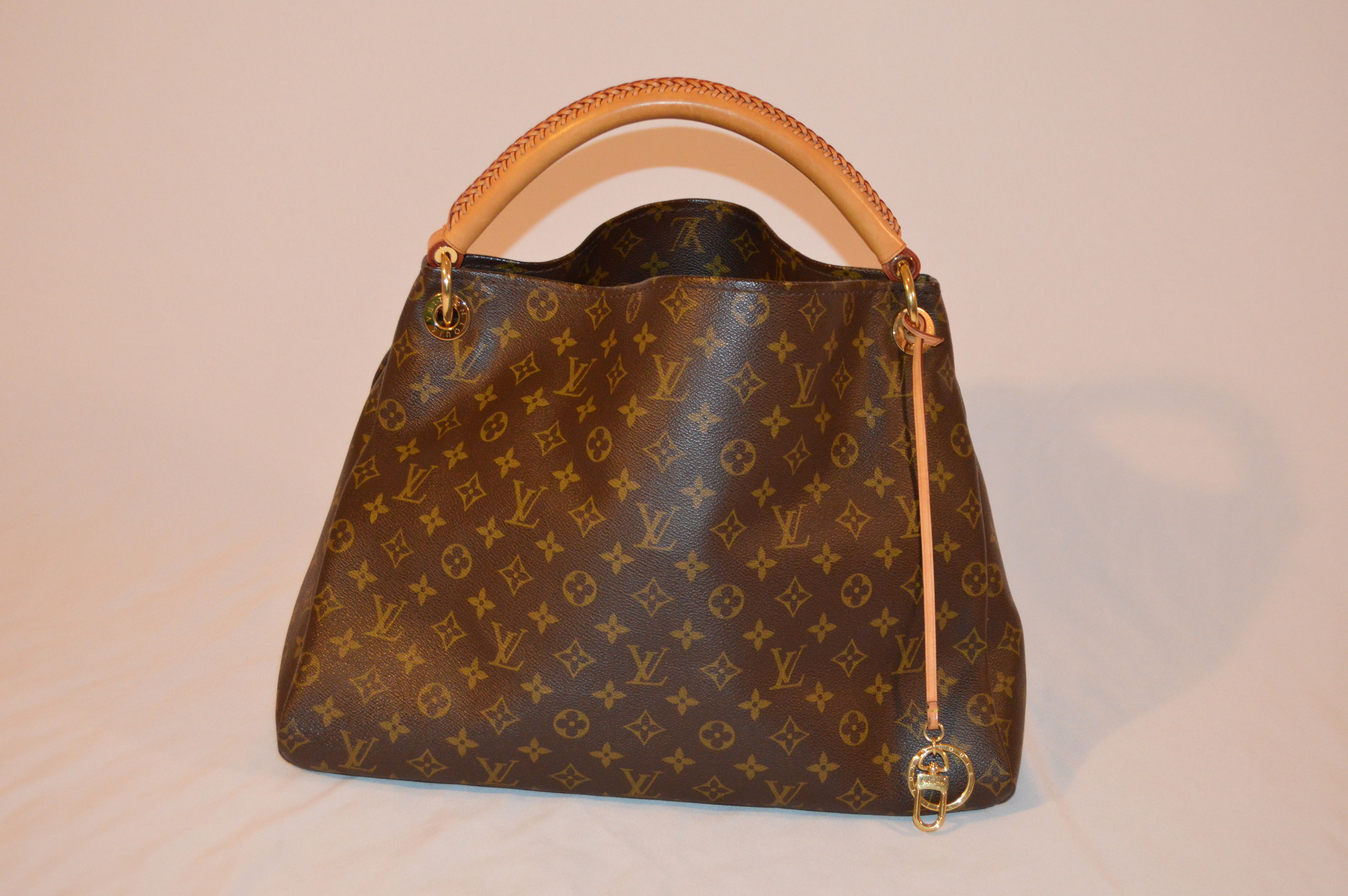 Fresno Coin Gallery Jewelry & Loan - The Louis Vuitton Kensington Damier  Ebene for sale in our Showroom now! 😍
