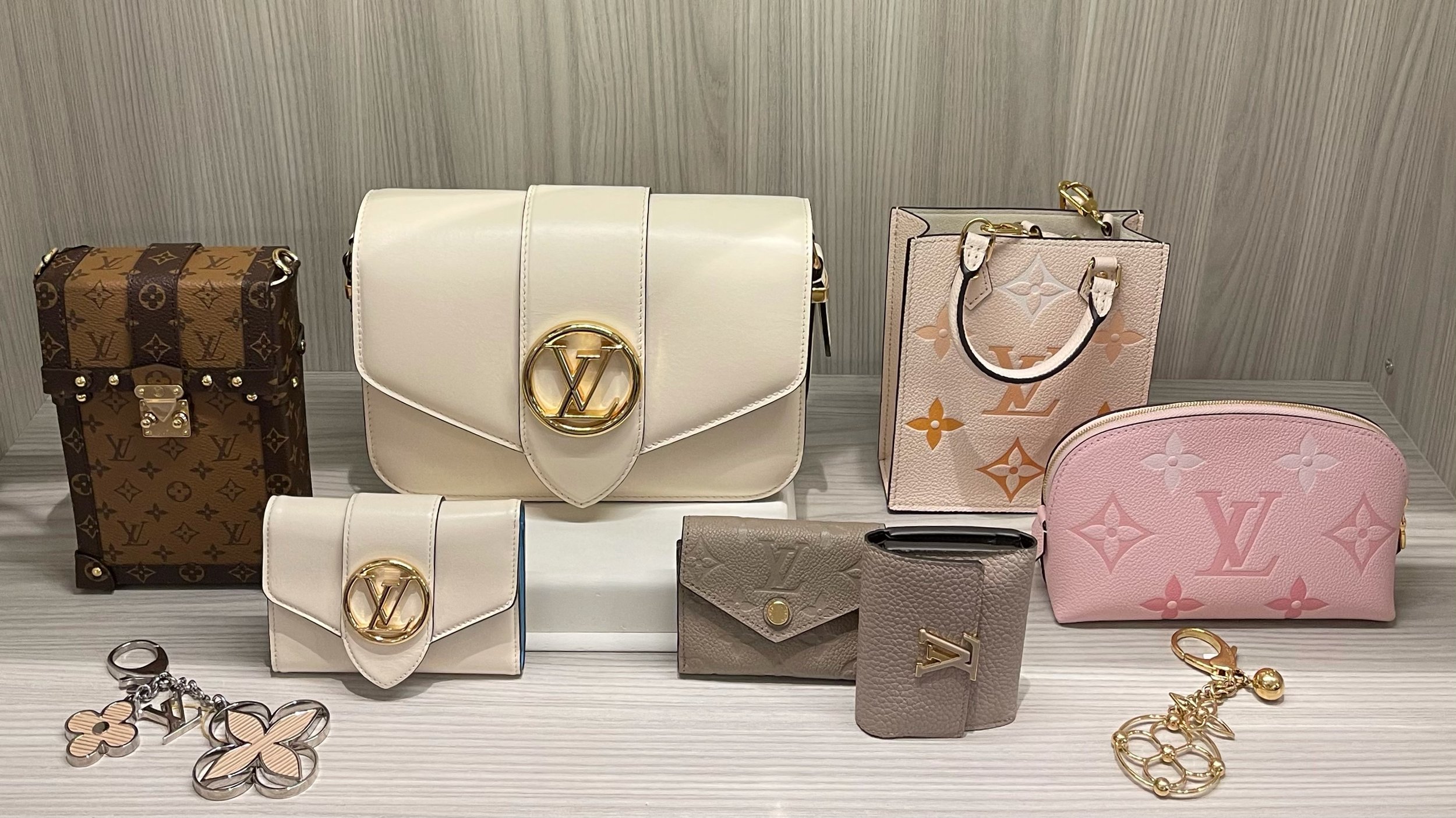Authentic Designer Handbags As A Gift, Handbags and Purses