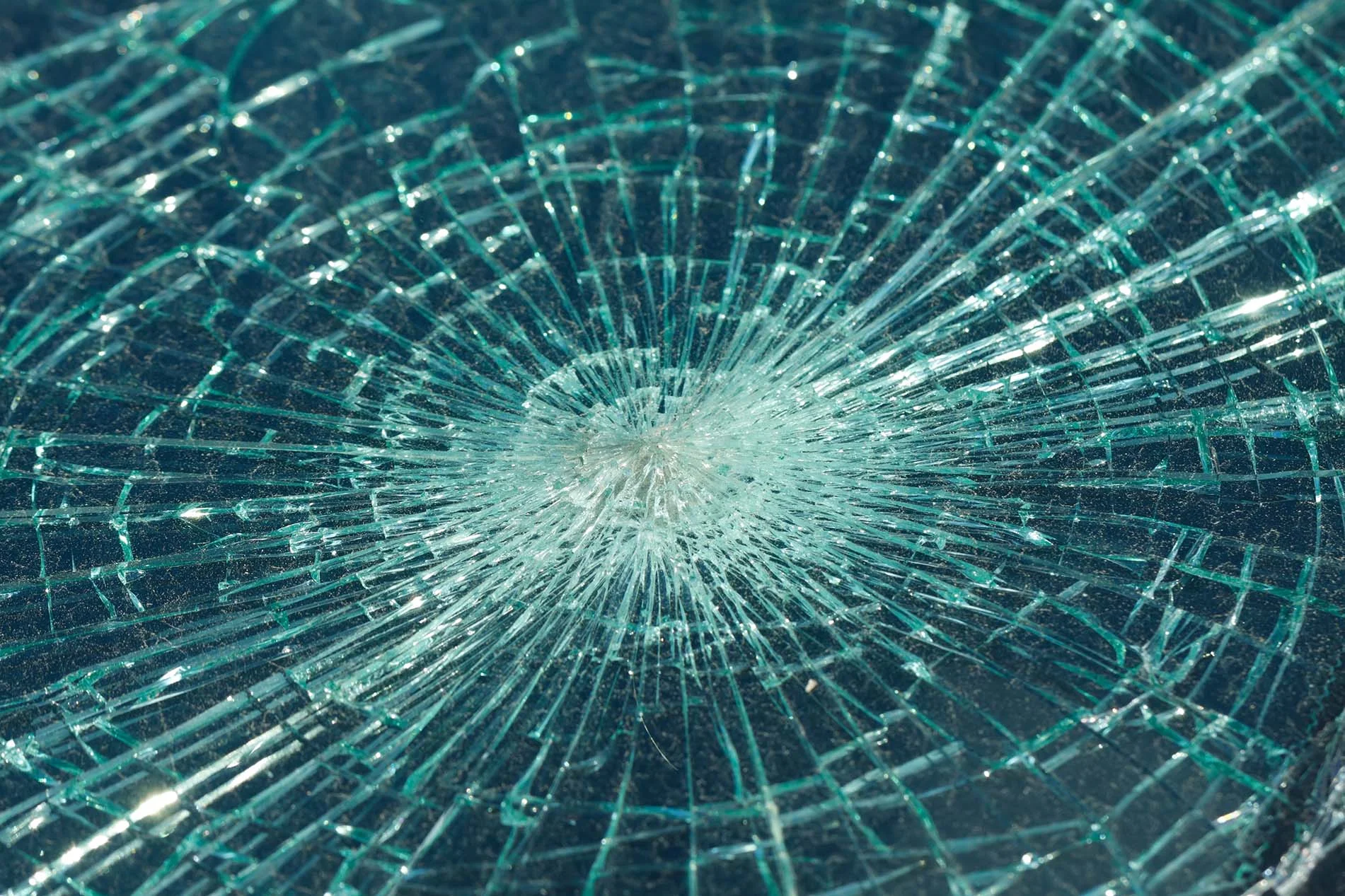 LR bigstock-Smashed-Windscreen-53811037.jpg