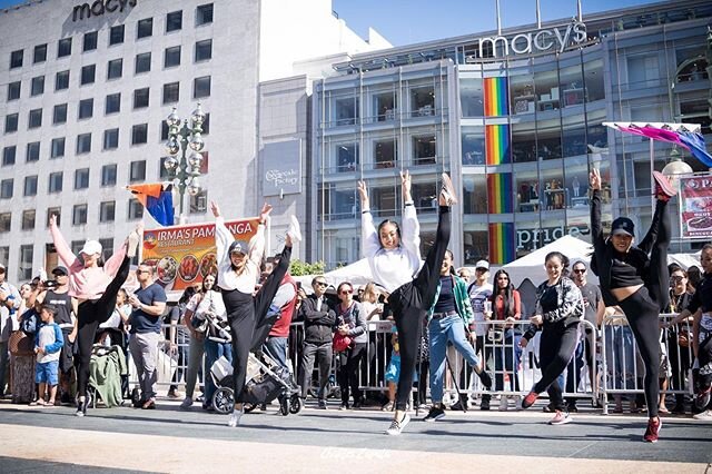 #throwback to PBT&rsquo;s flashmob at Union Square this time last year!

Photo by Charles Zapata
#PBTUSA2019 #PhilippineBalletTheatre