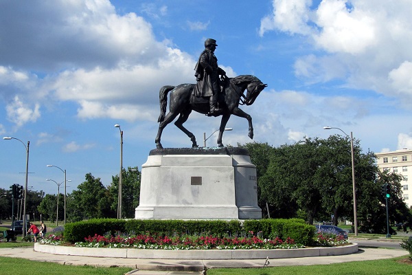 general-beauregard-statue-removed.jpg