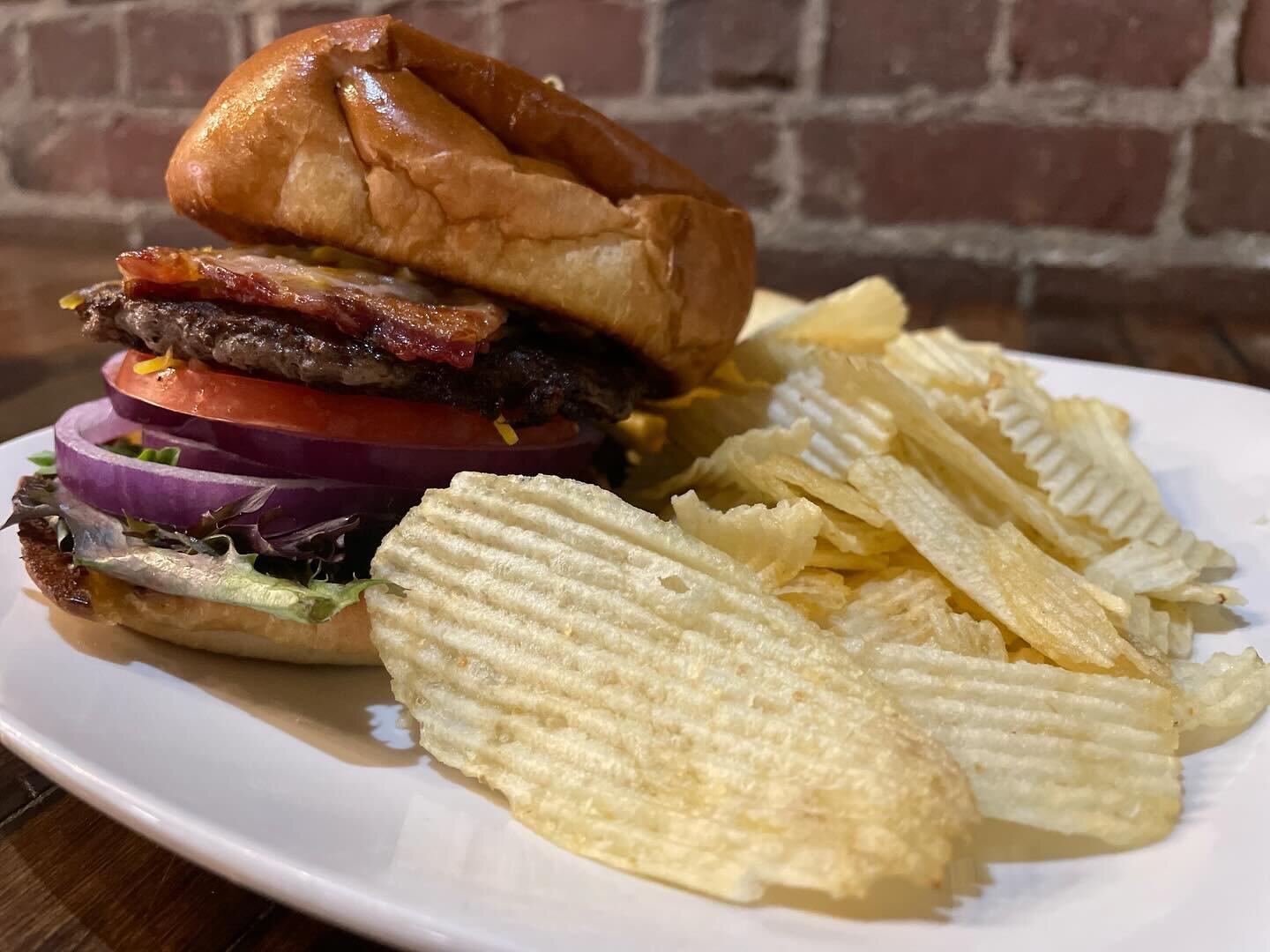 What&rsquo;s for lunch?? How about a loaded burger to brighten up a gray Thursday! 🍔😋