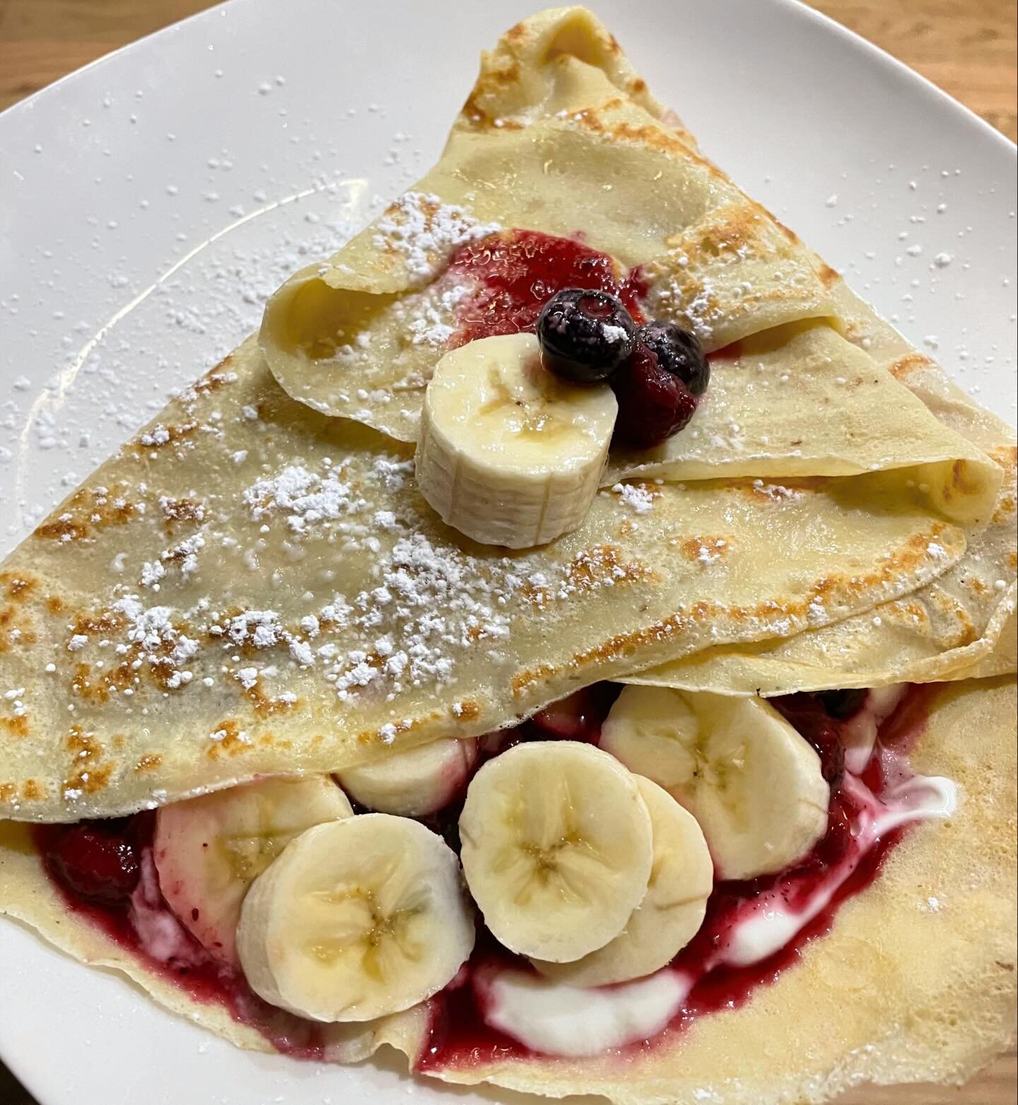 🍓🫐🍌 Fresh crepes are waiting for you here at Perk! 😋