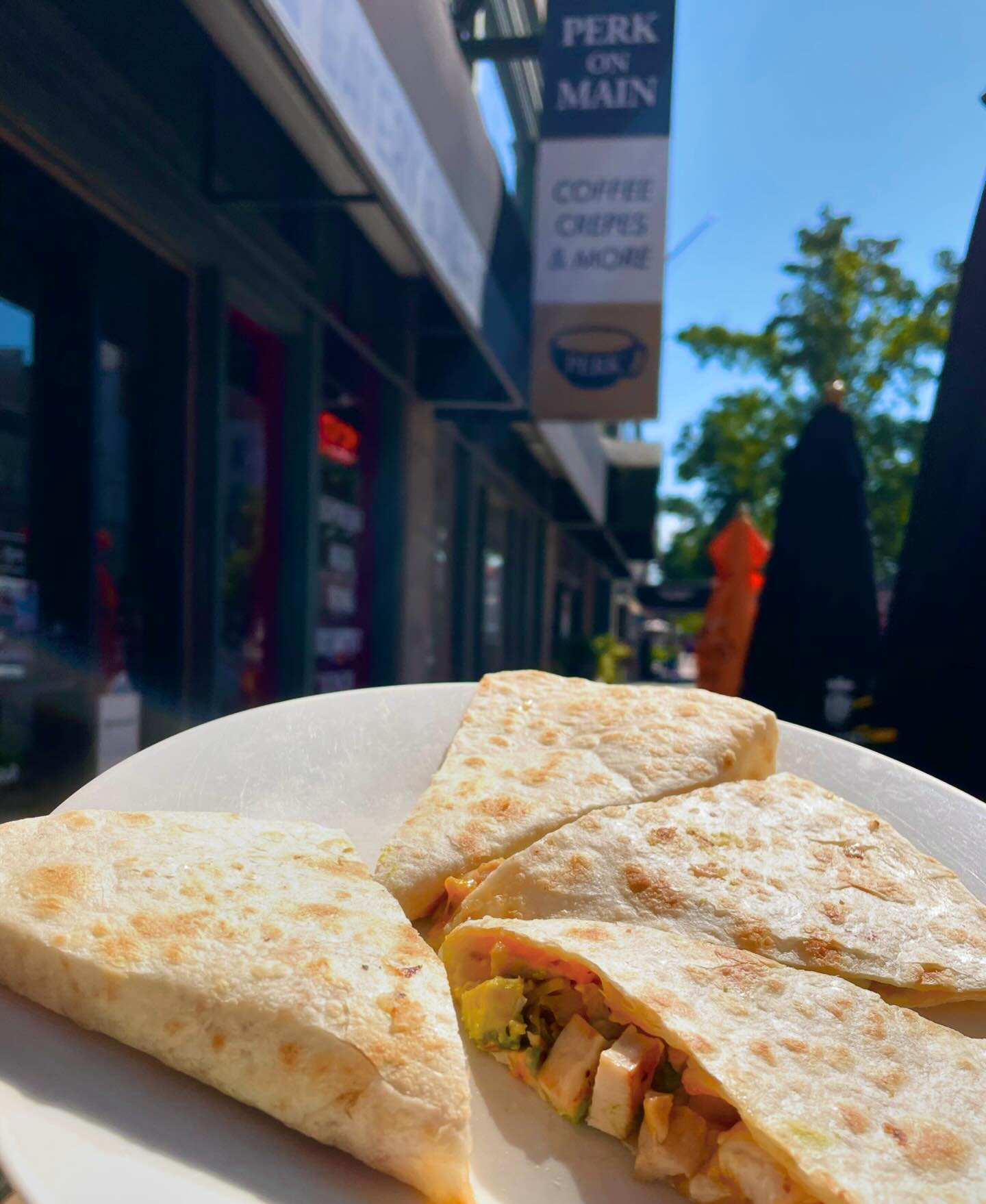 Ahhhh warm sunshine and quesadillas! Lunch SOLVED! 😋