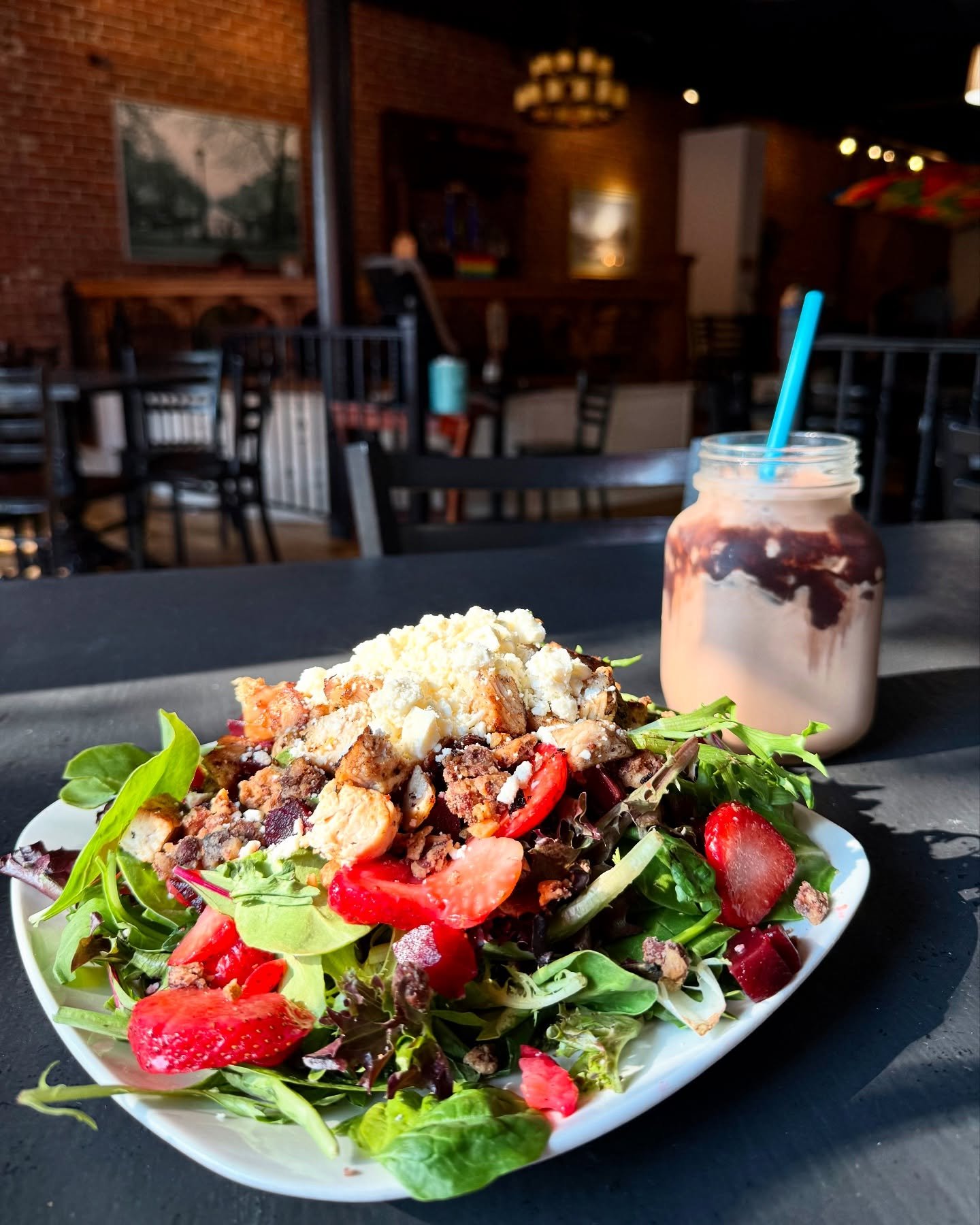 Nothing like a post heat wave pick me up! 🍓🫜

#salad #freshsalad #perkonmain #middletownct #cteats #ctbites #ctfoodie #ctrestaurants #connecticutrestaurants #connecticutfoodie