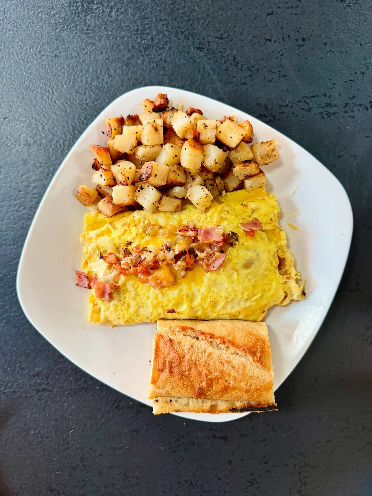The Western Omlet 🤠 

Eggs / Ham / Peppers / Onion / Cheddar

#middletownct #breakfast #ctbrunch #connecticutrestaurants #cteats #ctfoodie #ctbites