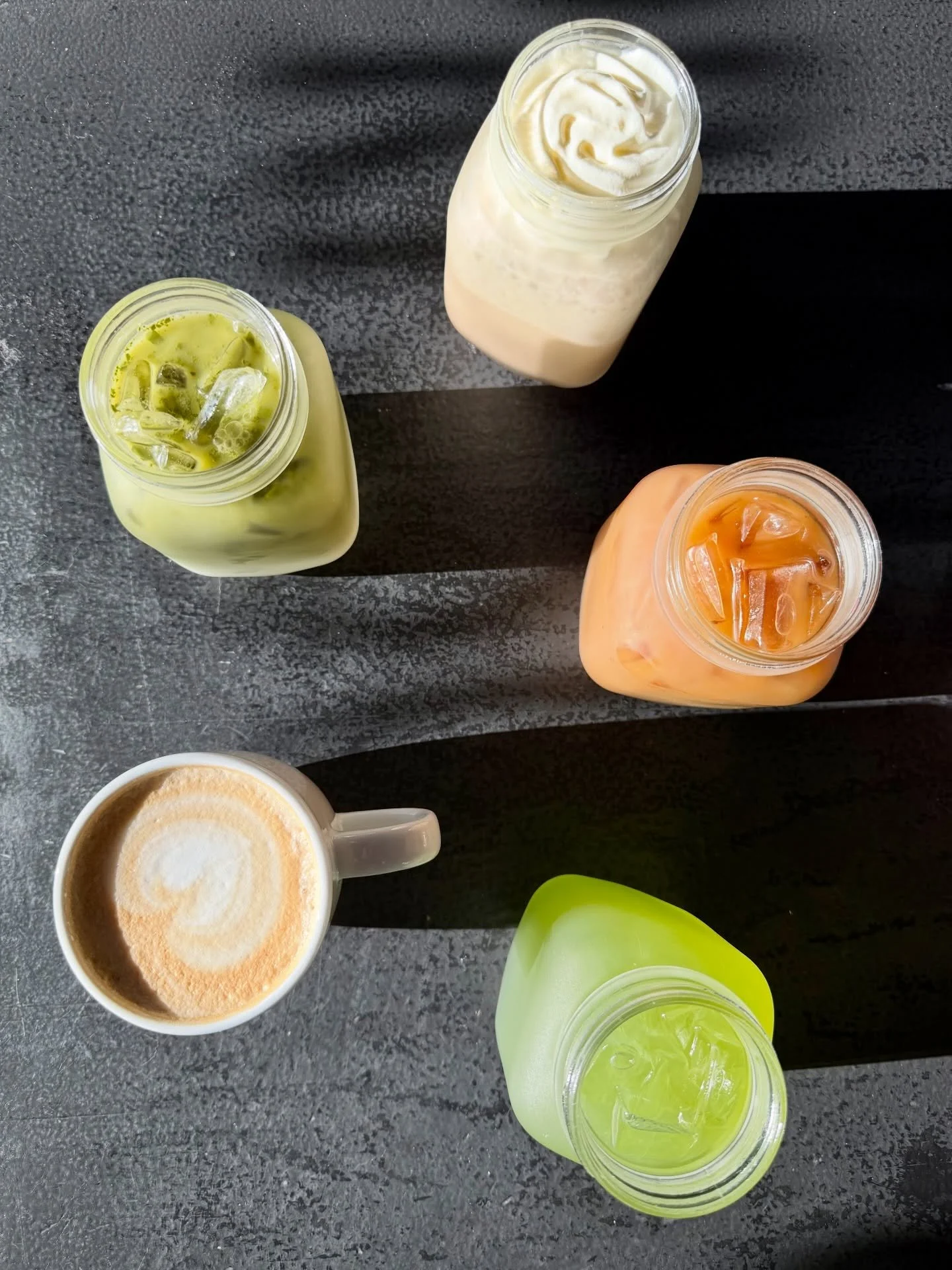 St. Patrick&rsquo;s Day has arrived and what would it be without a festive drink in hand?! 🍀⬇️

⭐️ Dublin Gold Latte (Hot or Iced) - Irish
Cream and Caramel Latte, Iced topped with
Caramel Cold Foam

🍏 Green Apple Palmer (Iced only) - Green Tea, Le