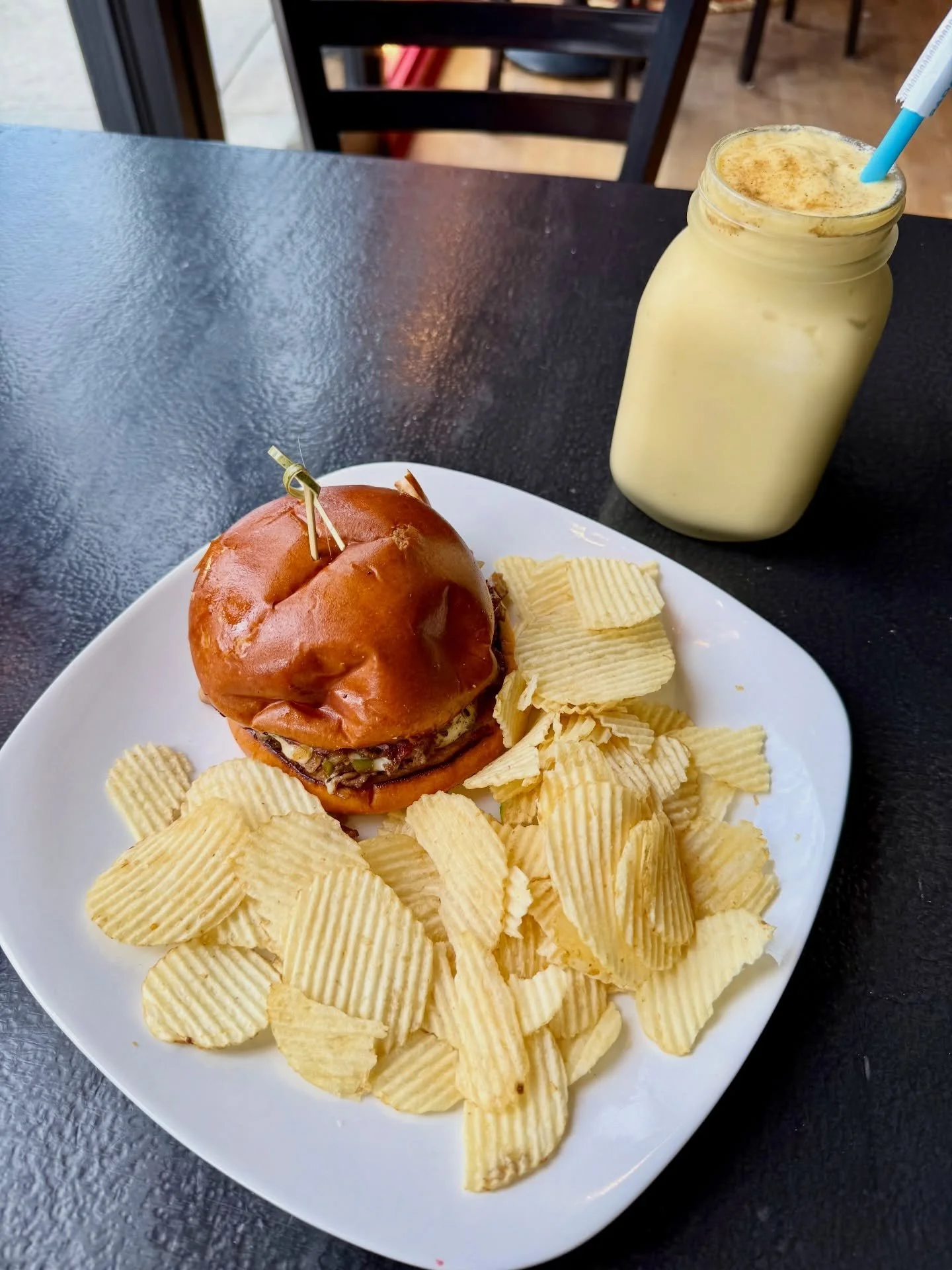 A little bit of sweet to match that savory 🍔🥭

#cteats #ctbites #ctfoodie #ctrestaurants #middletownct