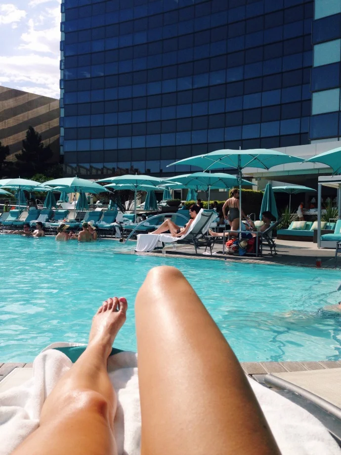vegas_pool_2.jpg