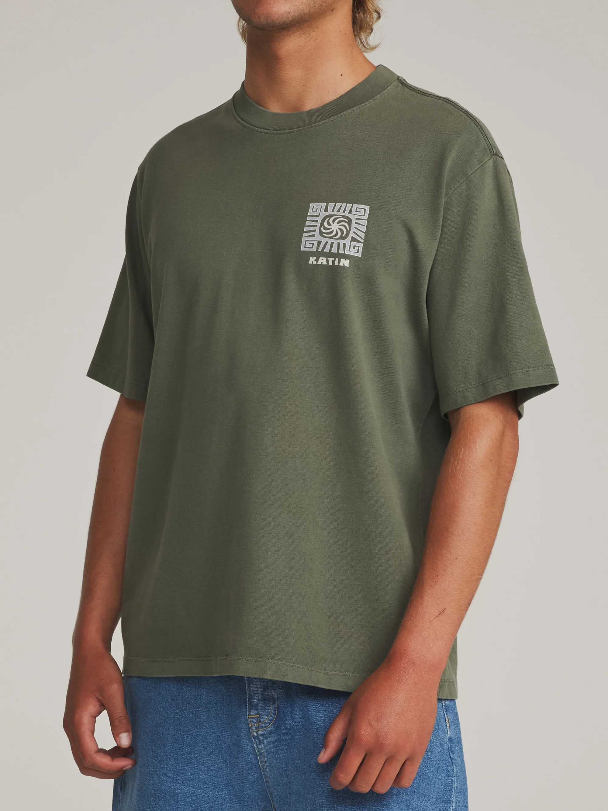 katin-fa26-graphic-ss-tee-root-box-fit-tee-clover-vintage-wash-on-model-02-side_5000x.webp