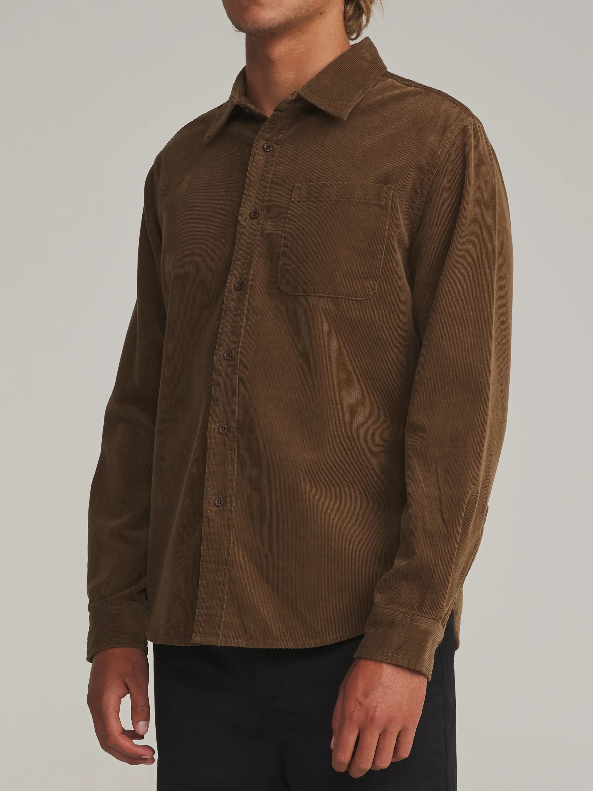 katin-fa26-shirts-granada-shirt-brown-on-model-02-side_5000x.webp