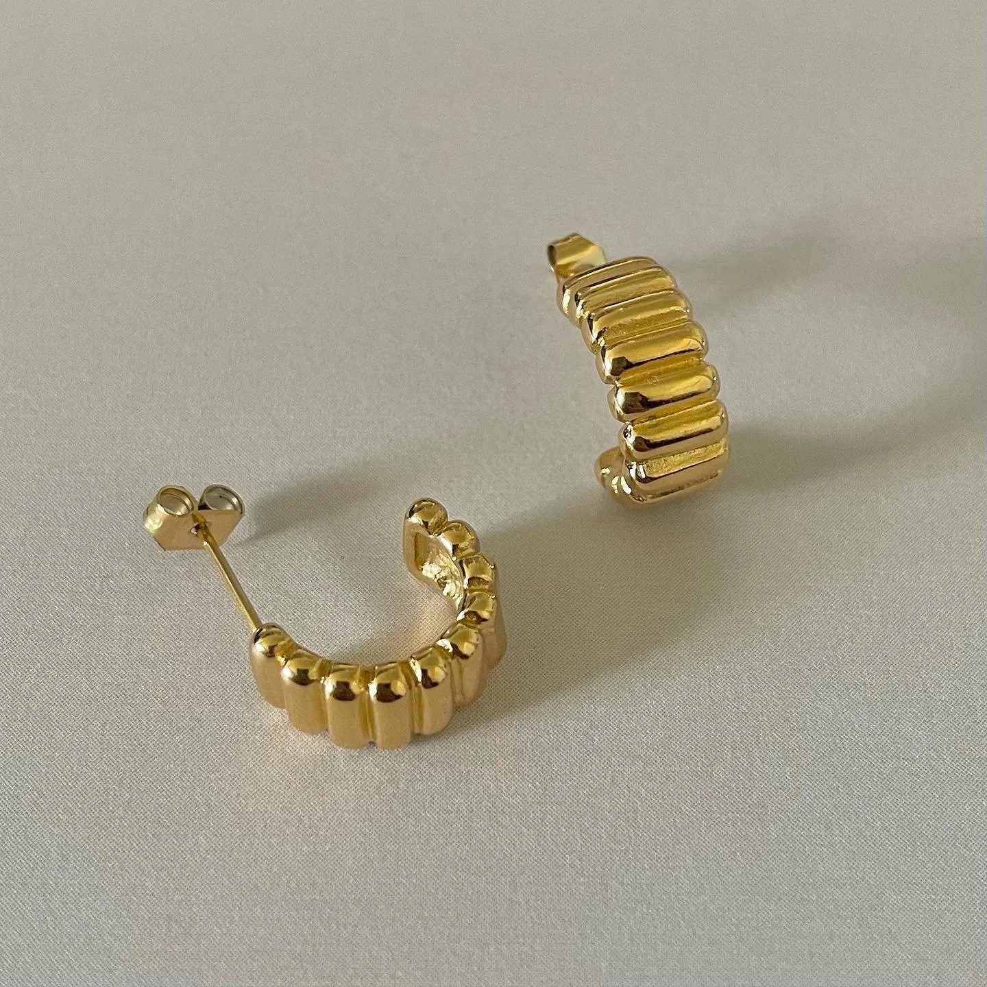 Mini Emma Ribbed Hoop Earrings Gold