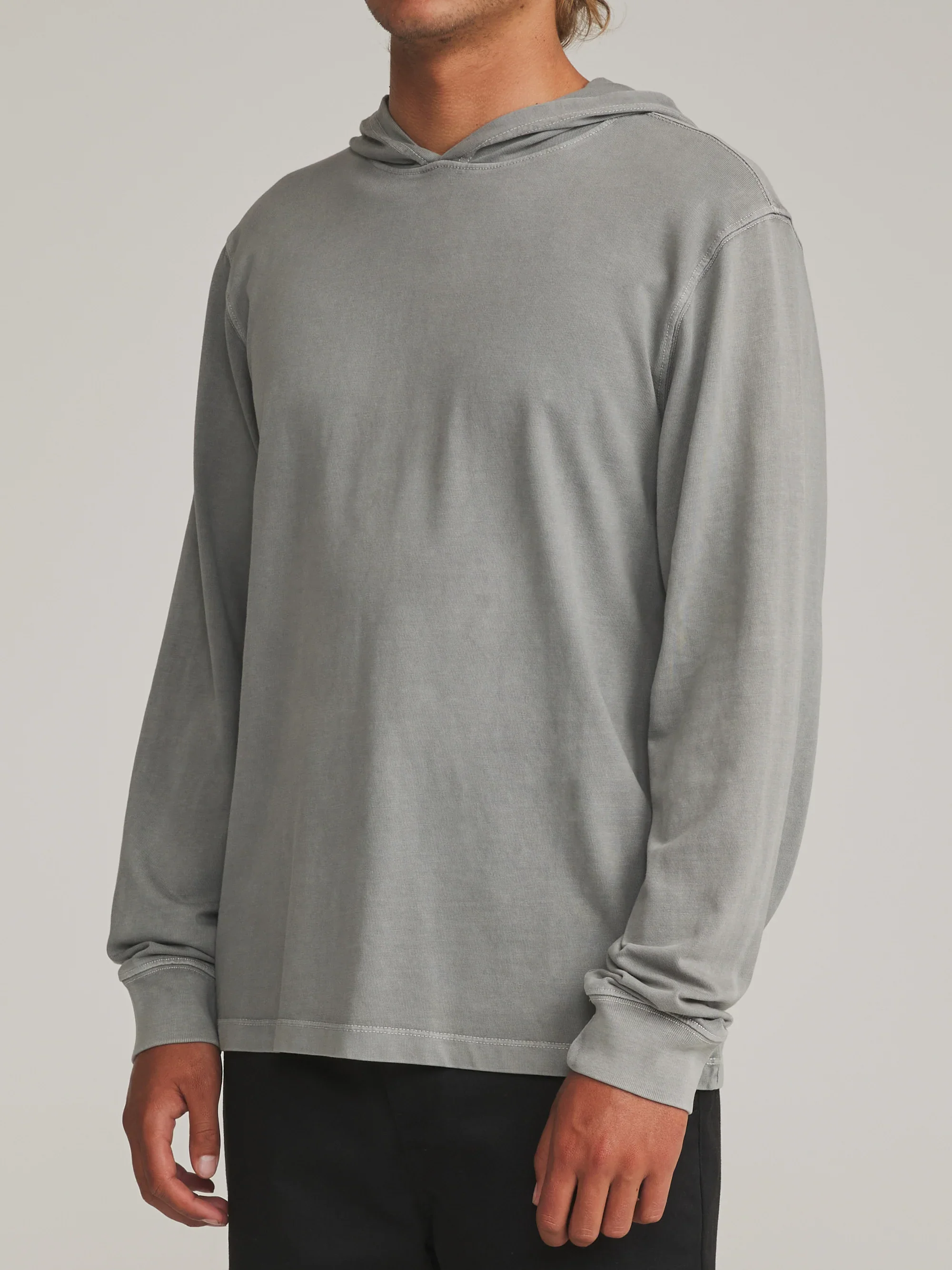 katin-fa26-basic-knits-hide-pullover-gray-vintage-wash-on-model-02-side_5000x.webp