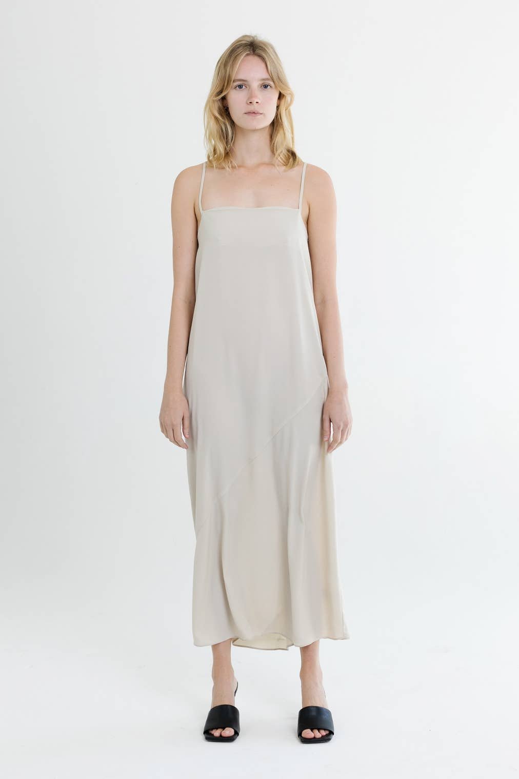 The Aylee Dress Light Taupe
