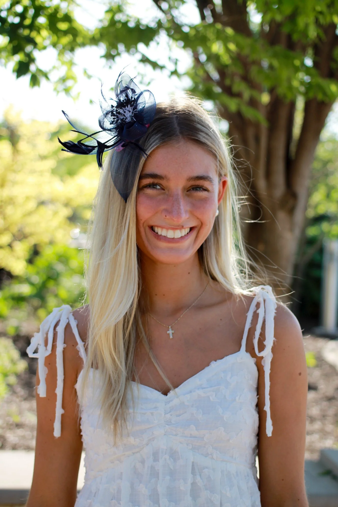 Mesh Flower Clip with Feathers Navy