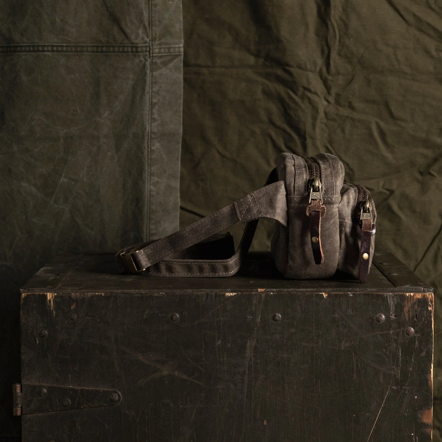 Bradley Mountain Pointer Crossbody Bag Oak