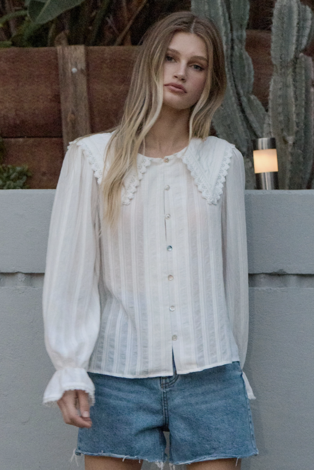 Scalloped Lace Collar Button Blouse White