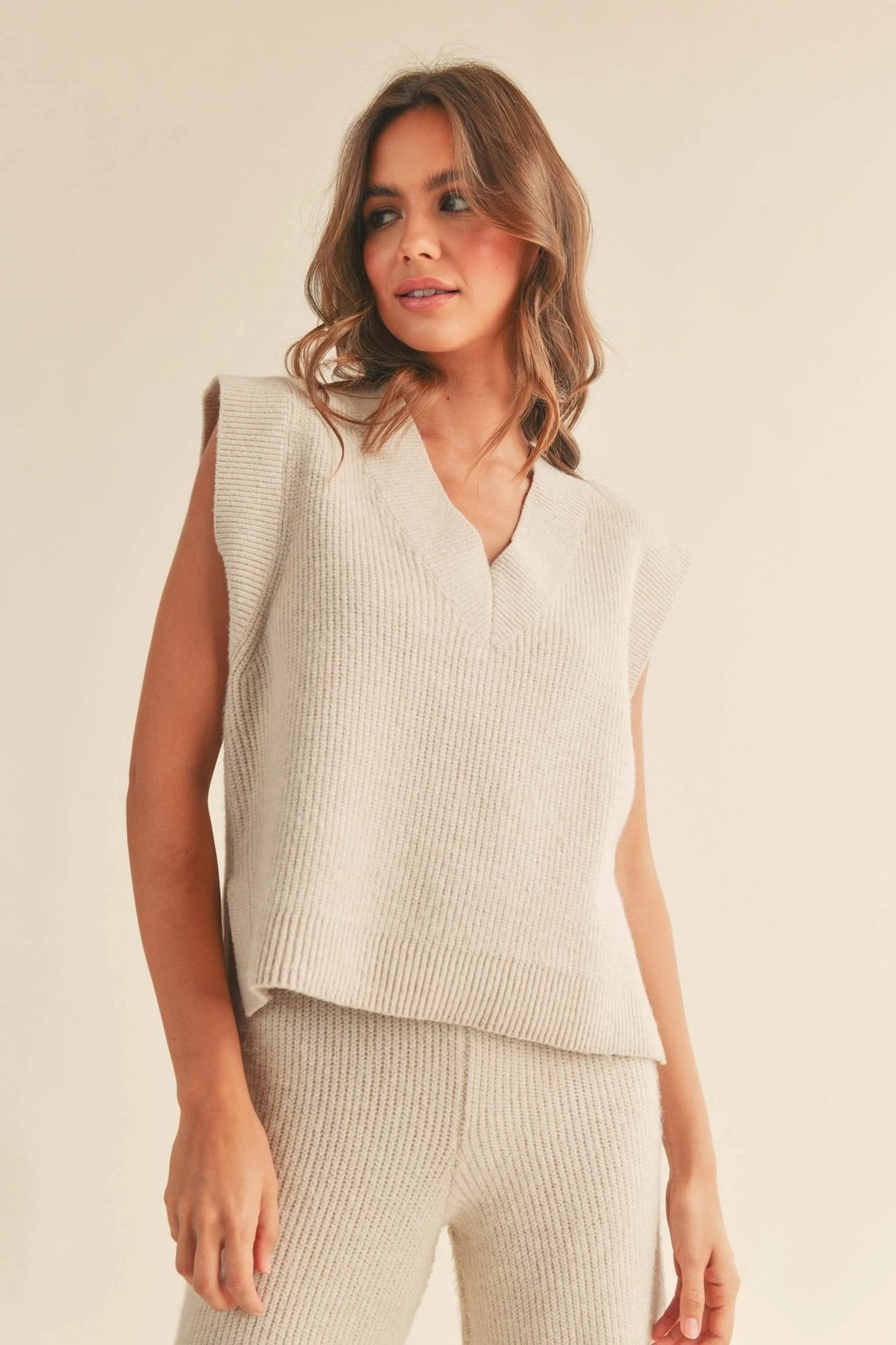 V-neck Ribbed Sweater Vest Beige