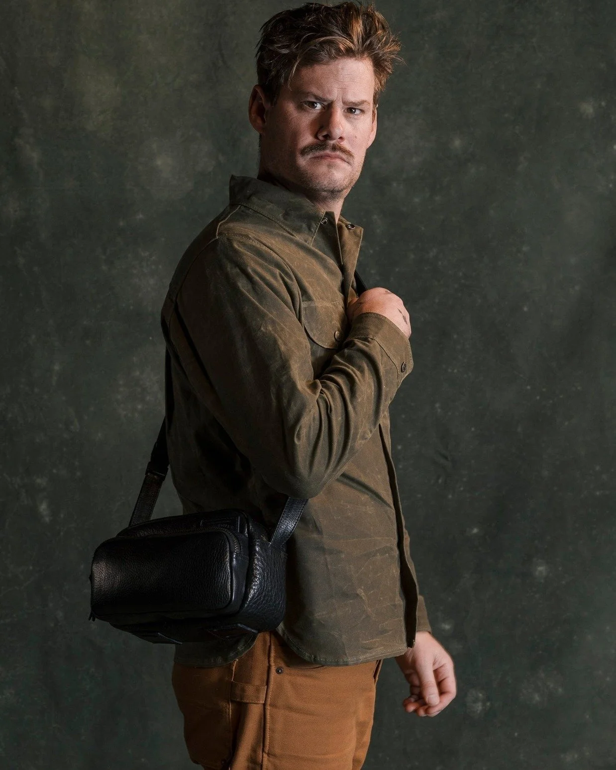 Bradley Mountain Rangefinder Crossbody Bag All Leather Black