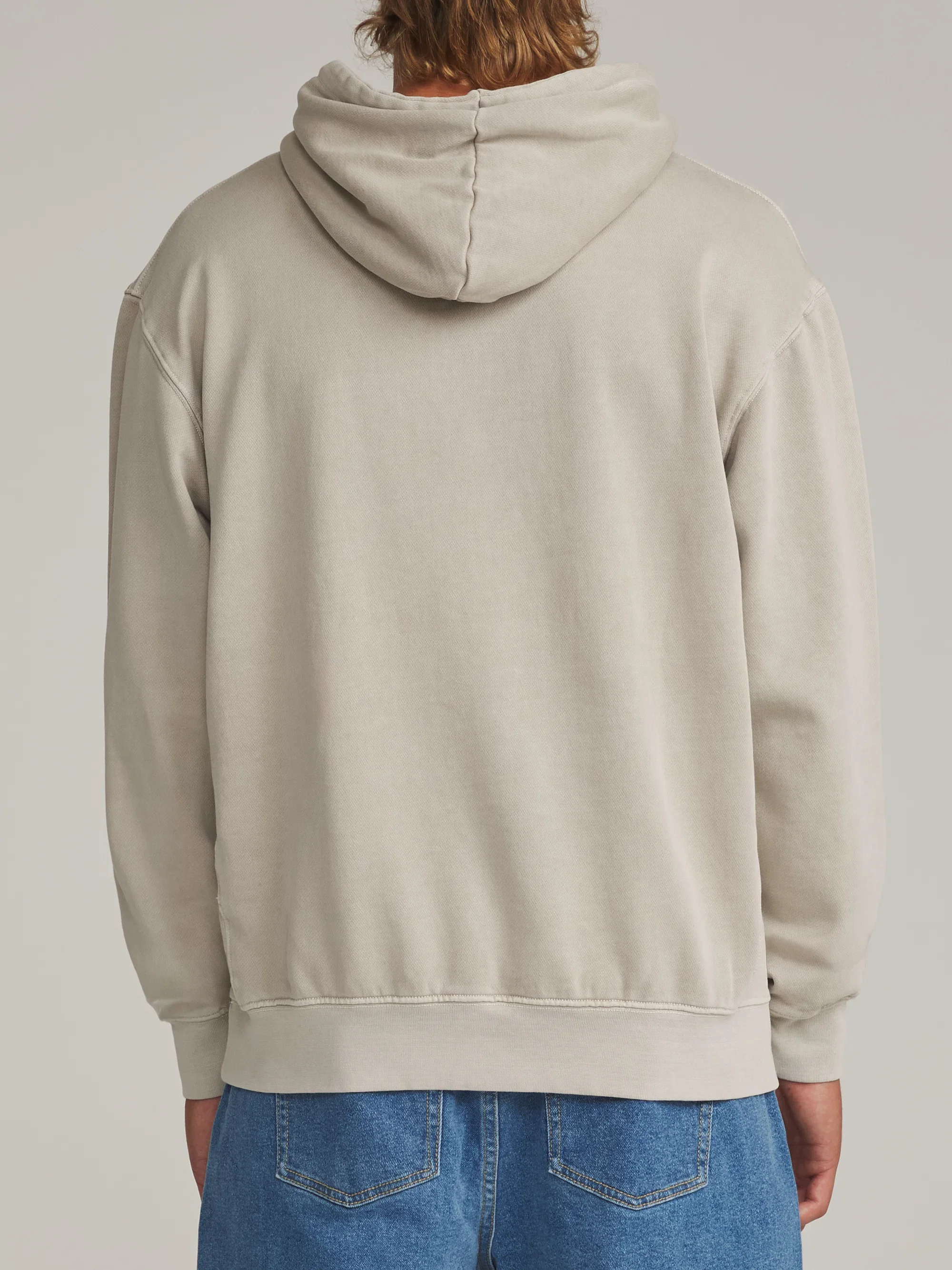 katin-fa26-fleece-emb-hood-fleece-birch-vintage-wash-on-model-03-back_5000x.webp