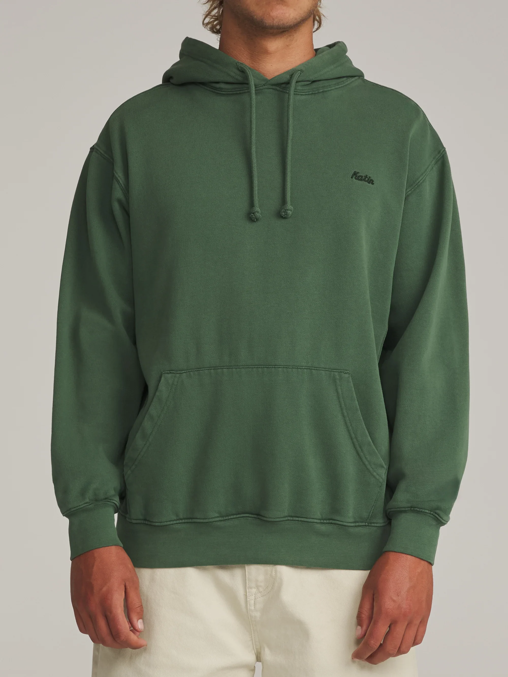 katin-fa26-fleece-emb-hood-fleece-pine-vintage-wash-on-model-01-front_5000x.webp