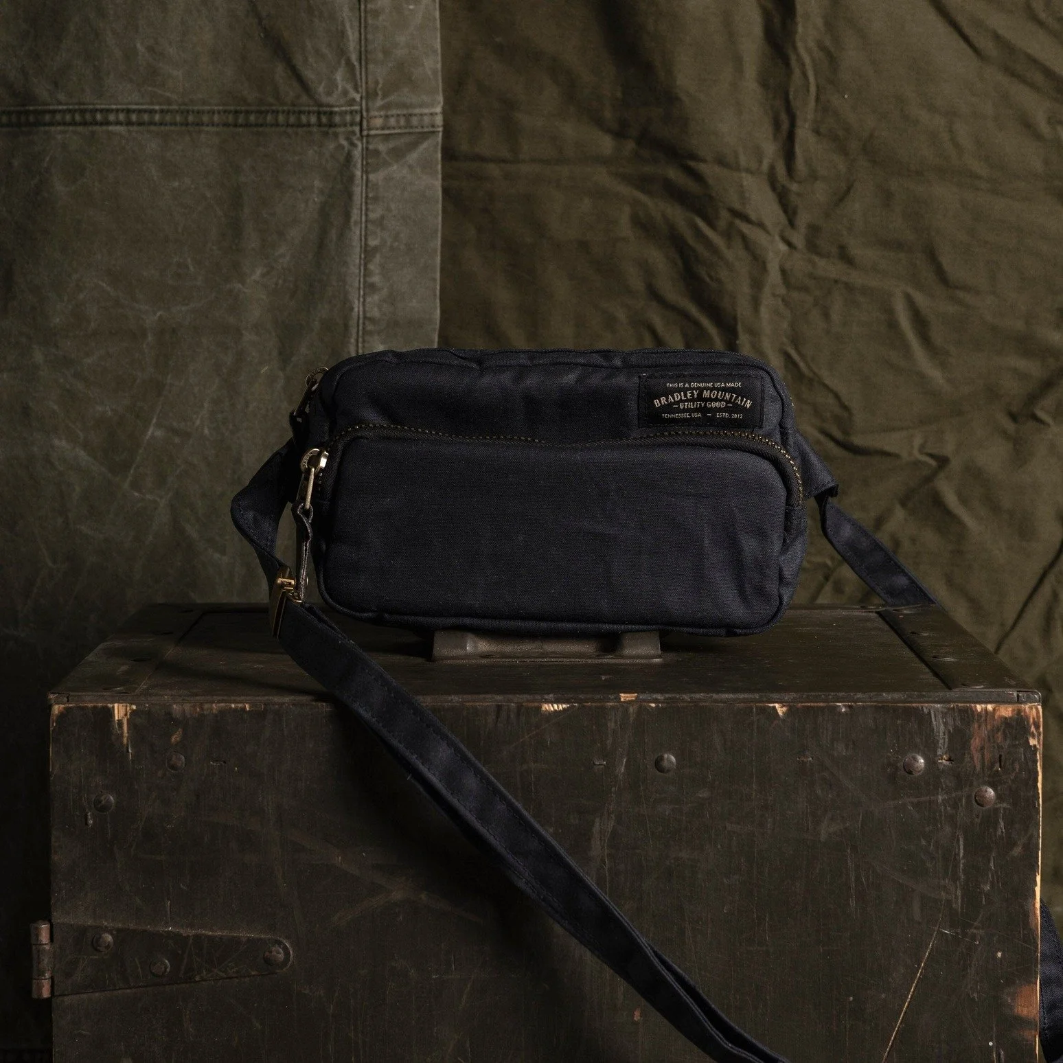 Bradley Mountain Pointer Crossbody Bag Black