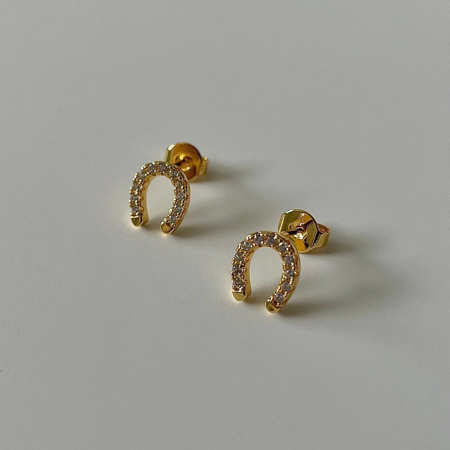 Horseshoe Studs Gold