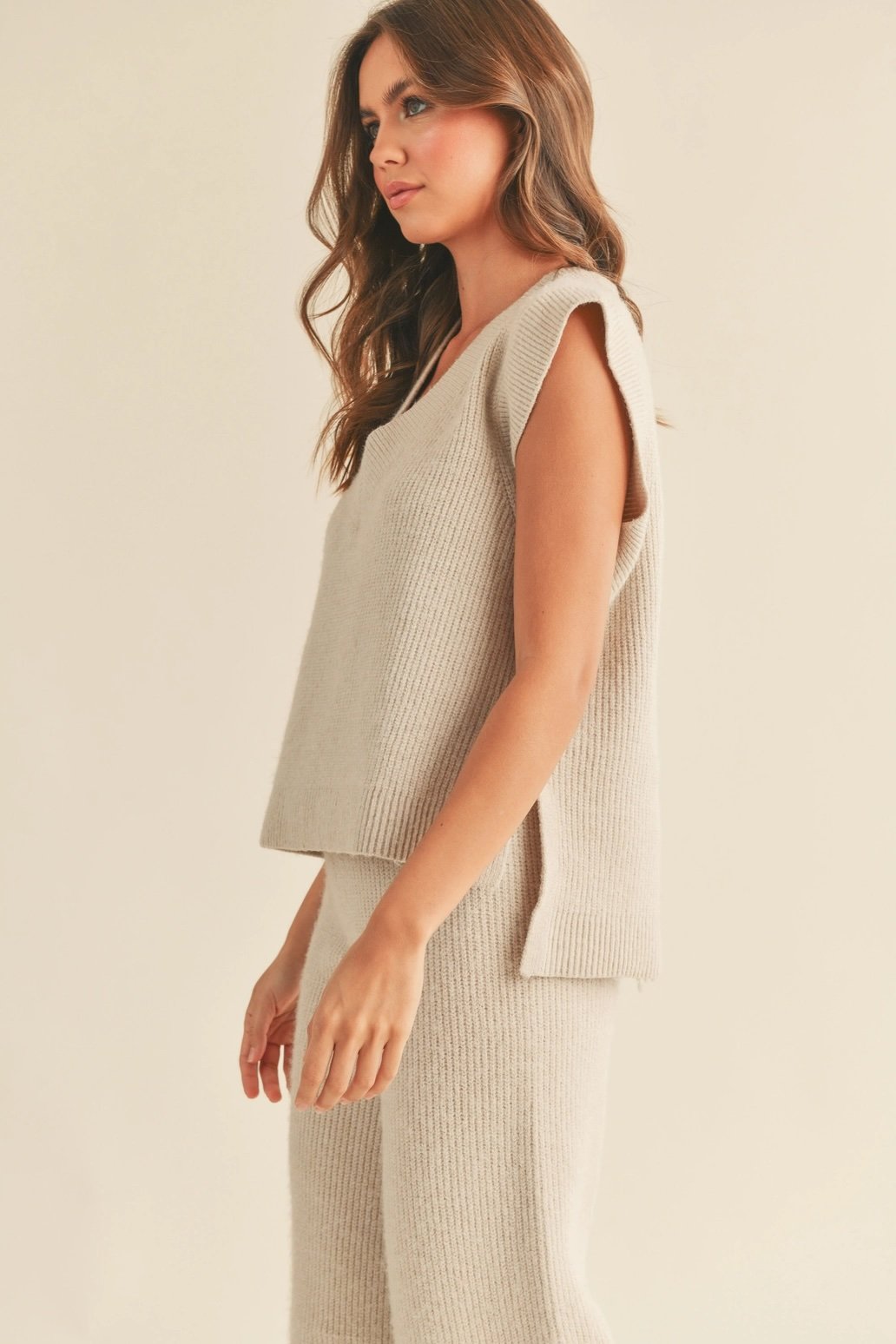 V-neck Ribbed Sweater Vest Beige