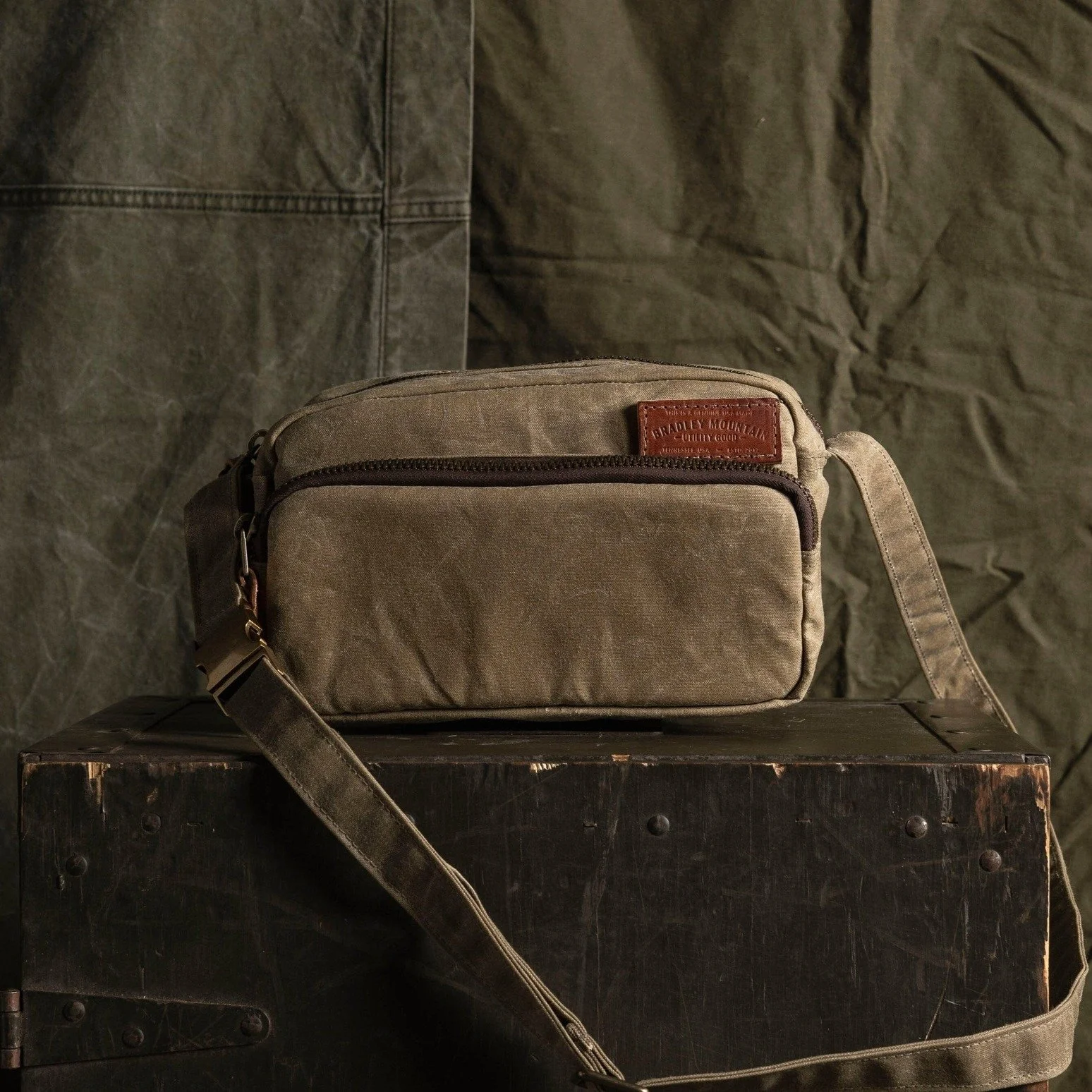Bradley Mountain Rangefinder Crossbody Bag Field Tan