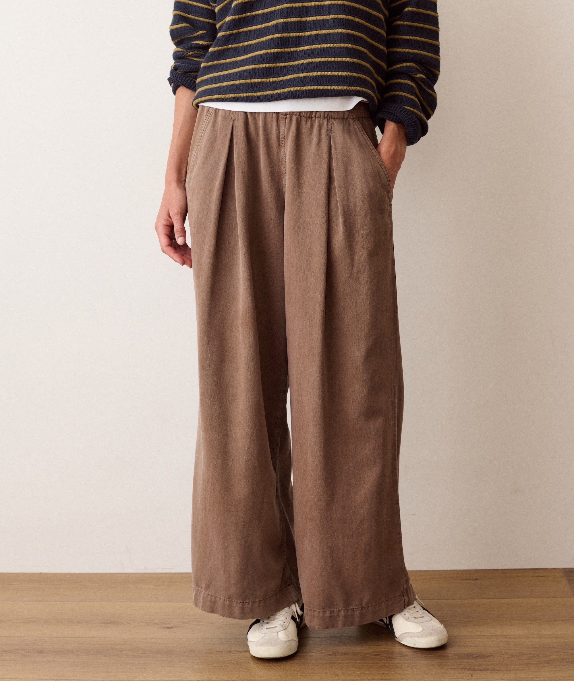 marine-layer-allison-pleated-trouser-java-6.jpg