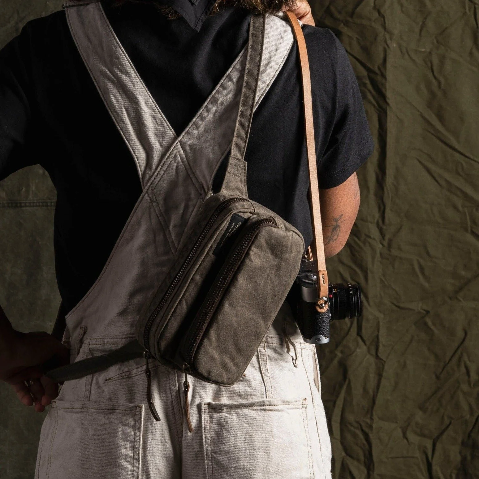 Bradley Mountain Pointer Crossbody Bag Oak