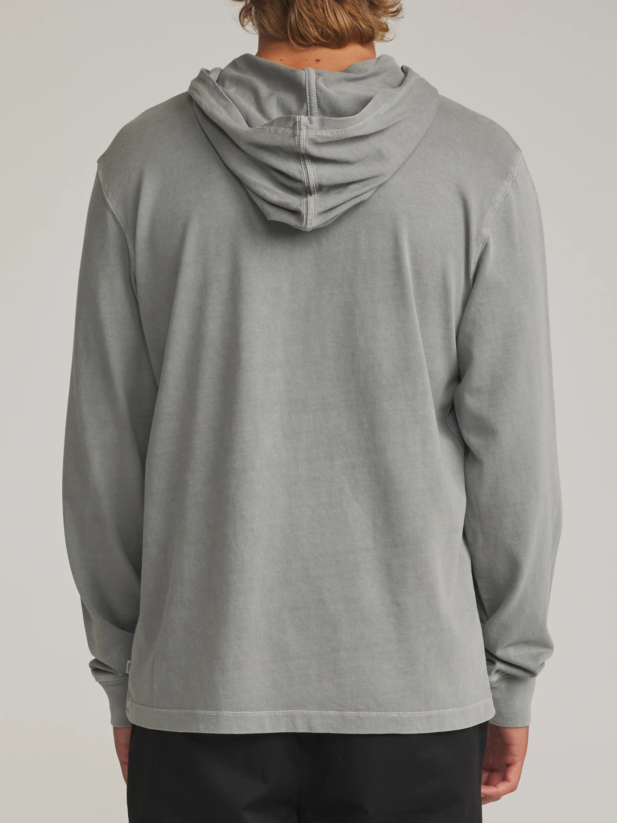 katin-fa26-basic-knits-hide-pullover-gray-vintage-wash-on-model-03-back_5000x.webp