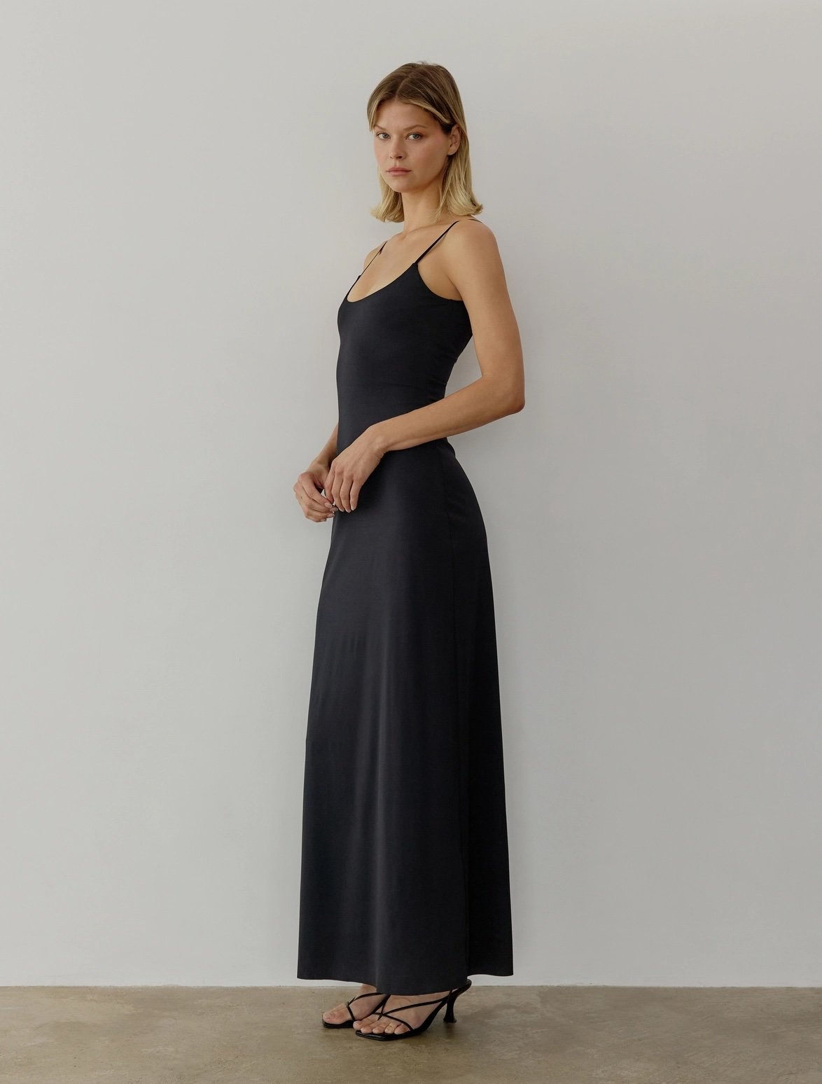 The Tris Dress Black