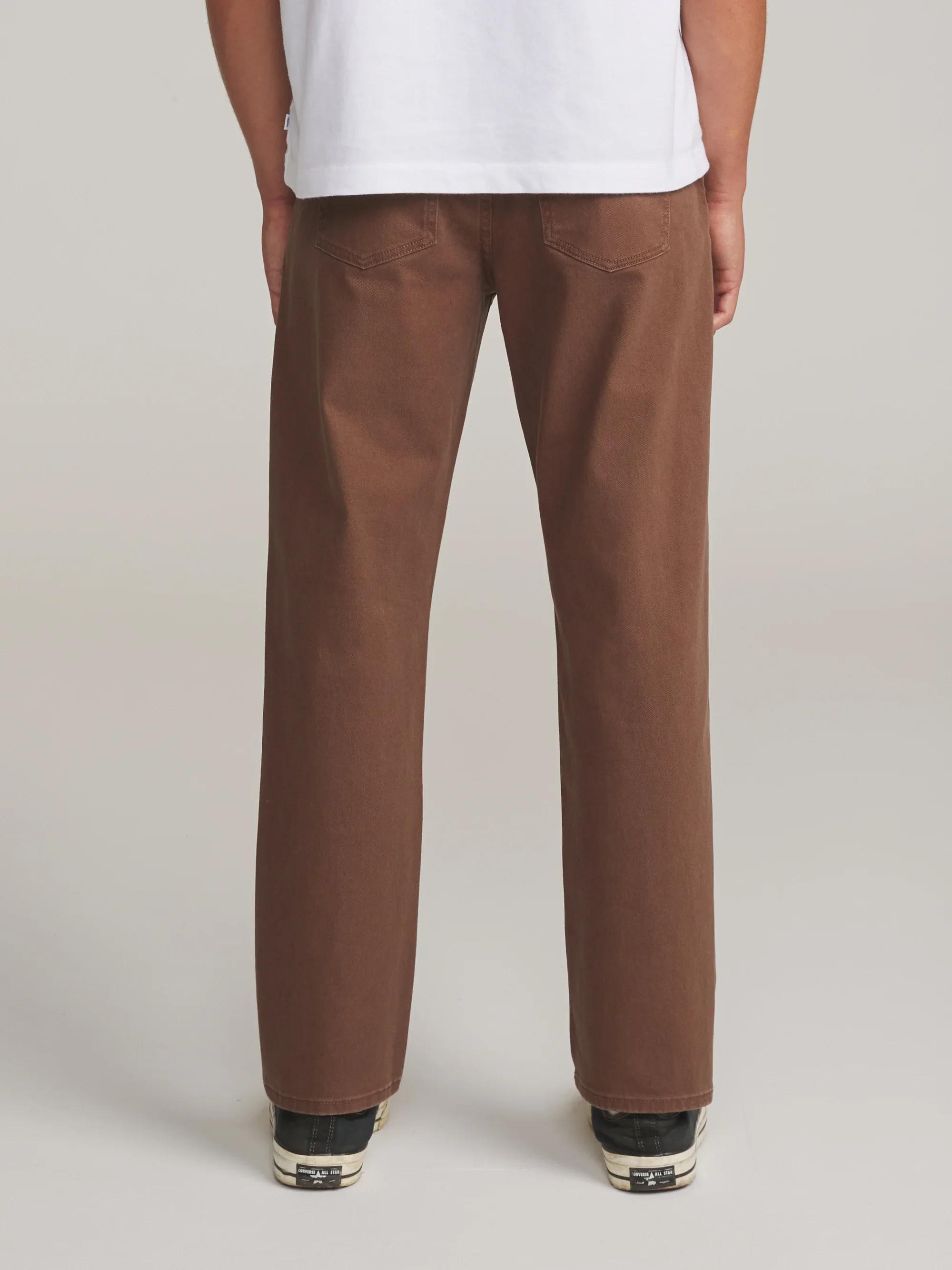 katin-fa26-denim-ren-57-classic-straight-bull-denim-mocha-on-model-03-back_5000x.webp