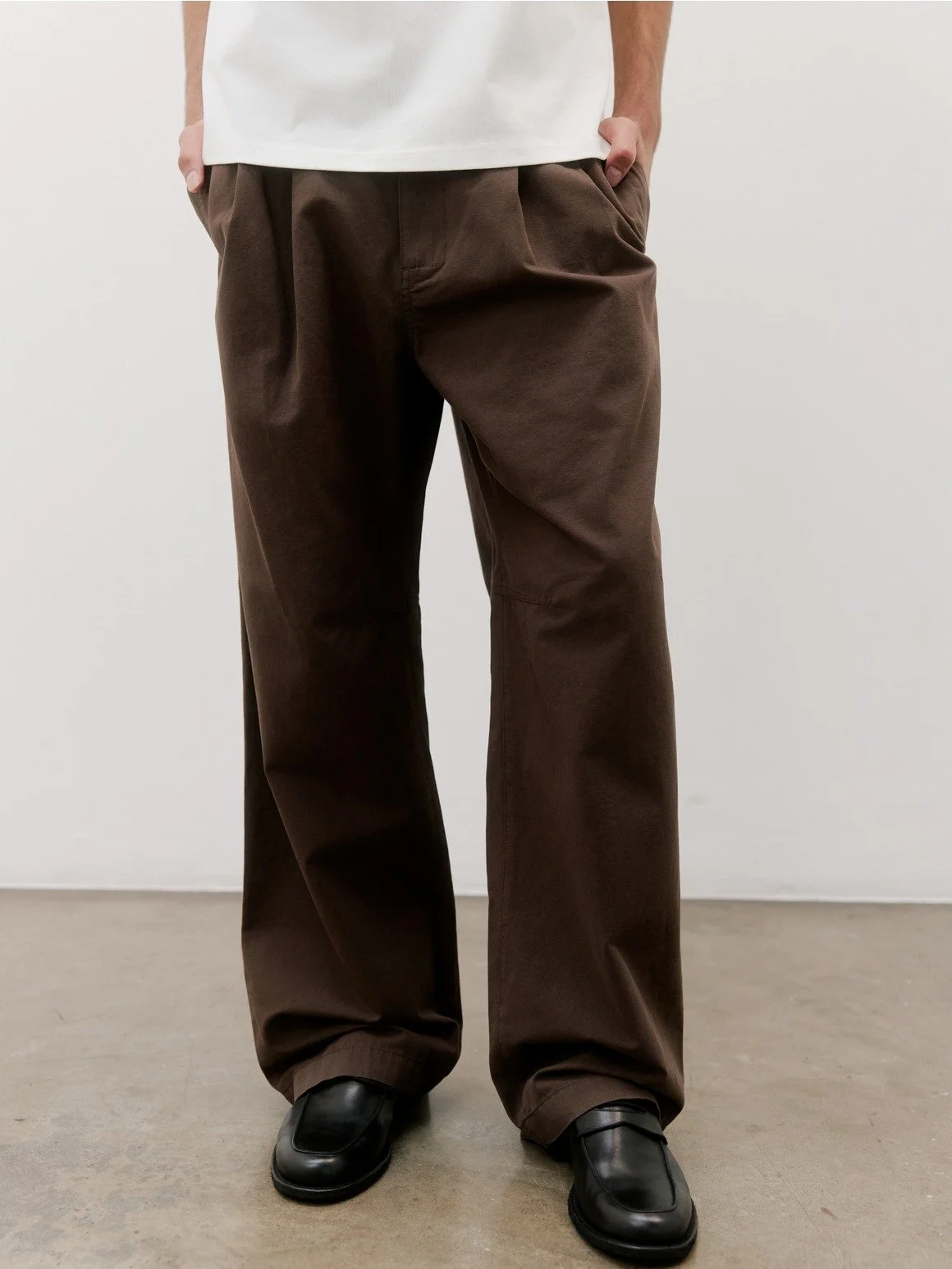 The Vance Relaxed Pleated Trouser Brown