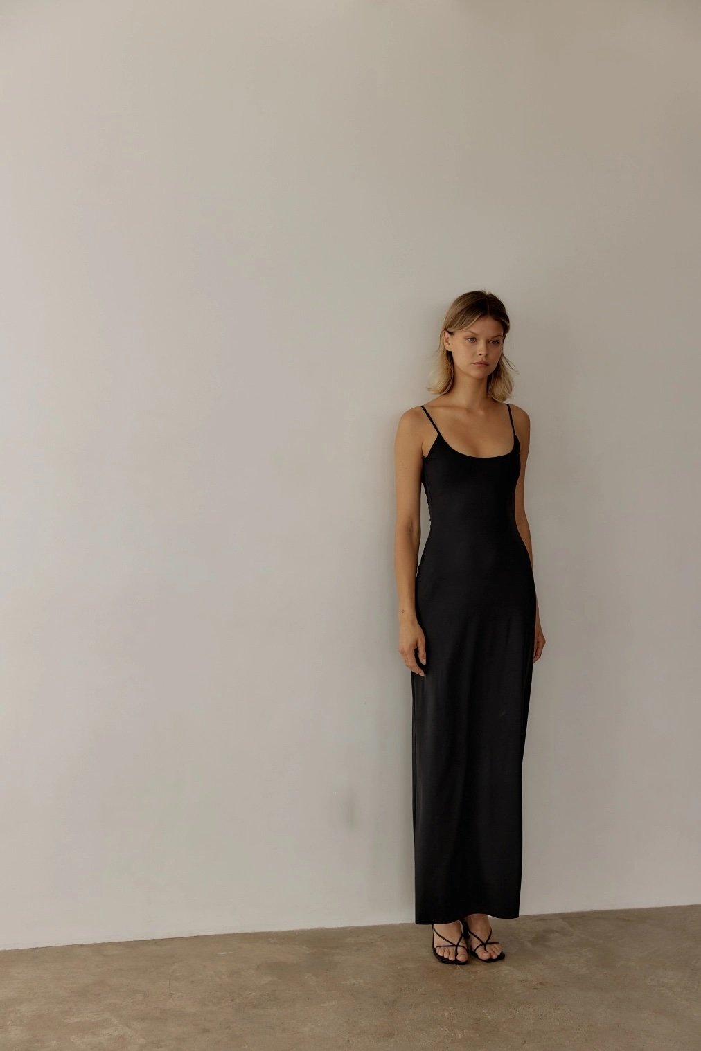The Tris Dress Black