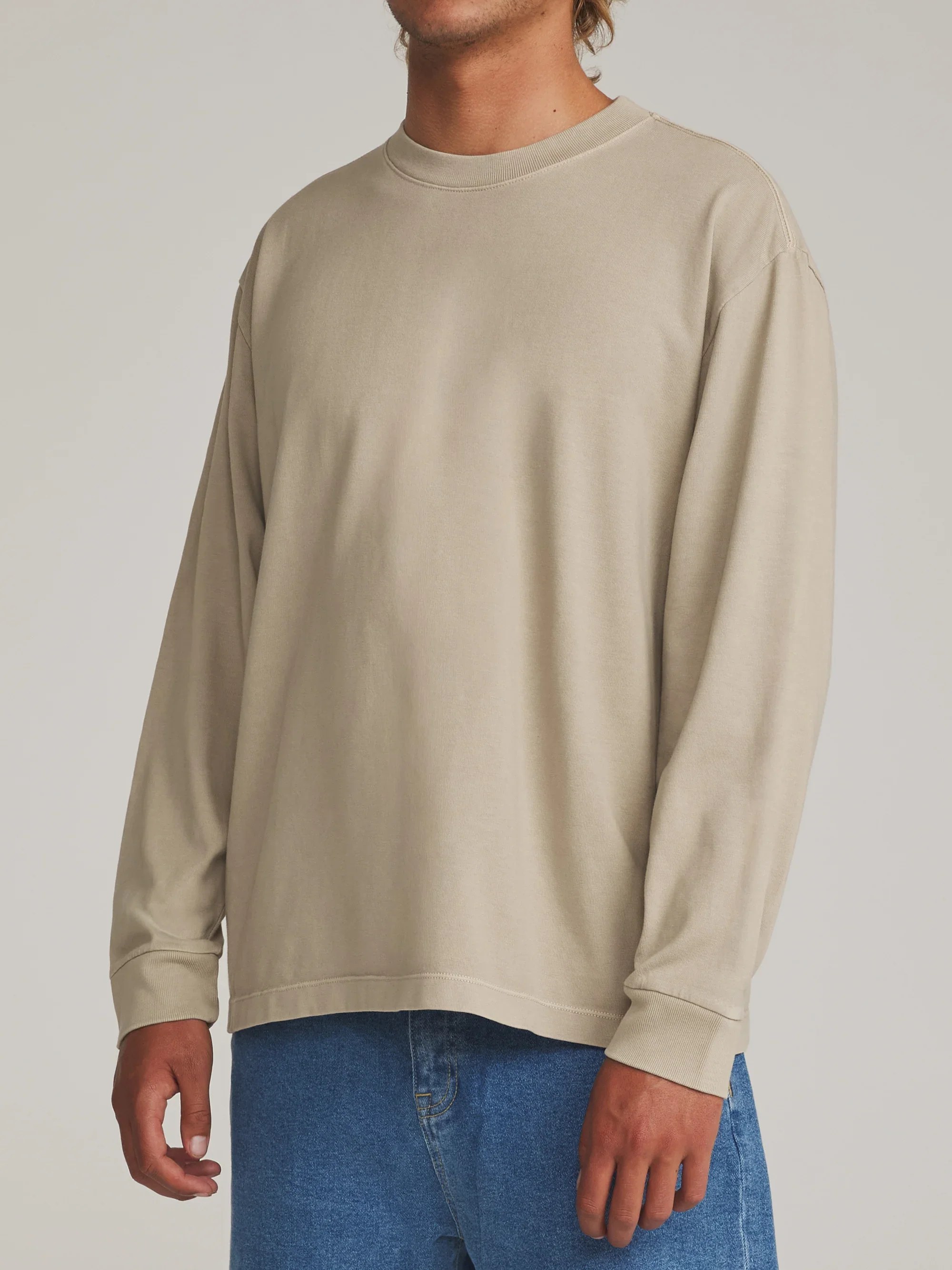 katin-fa26-basic-knits-box-fit-ls-tee-taupe-on-model-02-side_5000x.webp
