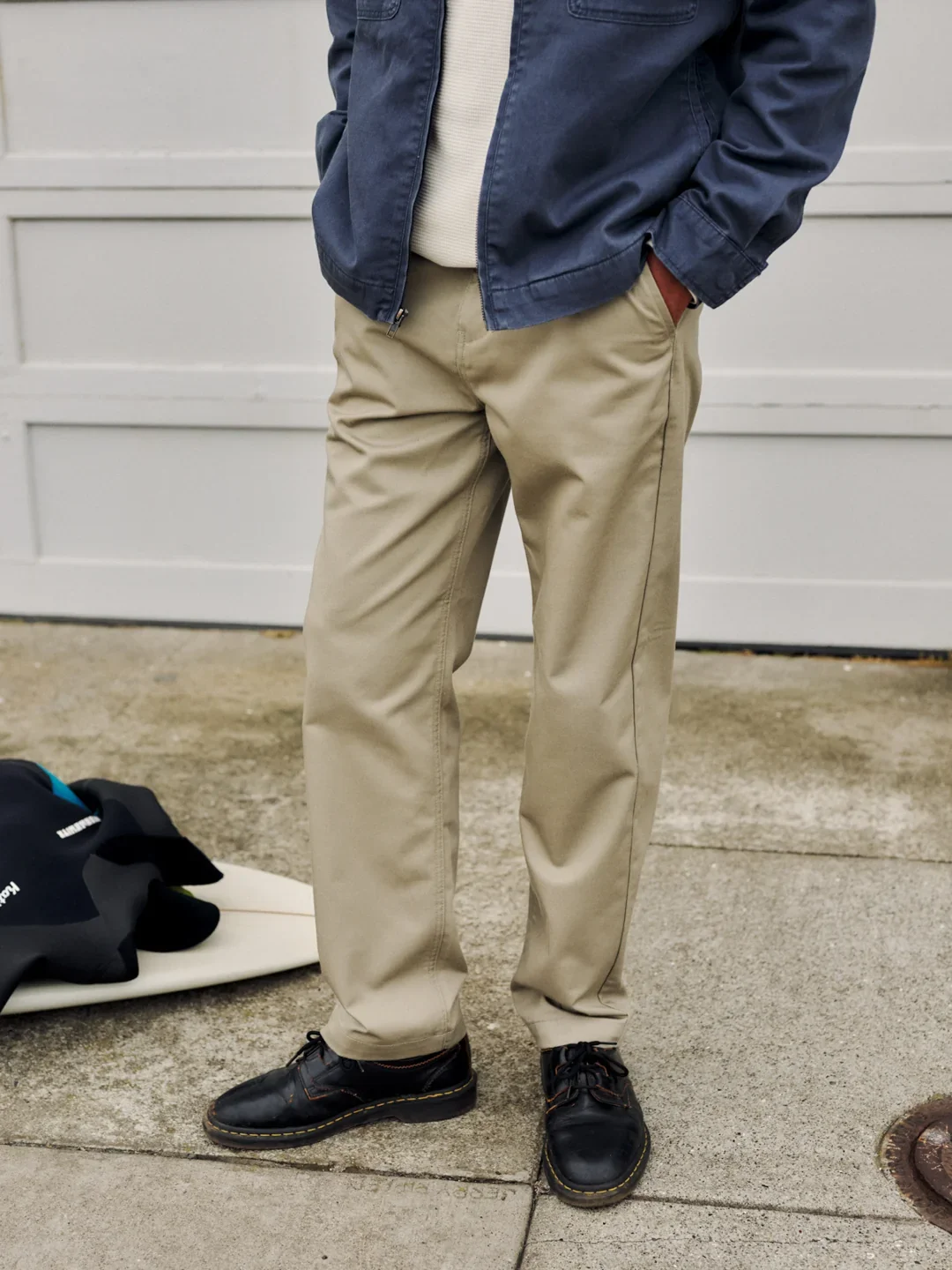 katin-fa26-pants-clark-pant-khaki-lifestyle-frame-0055_v2_5000x.webp