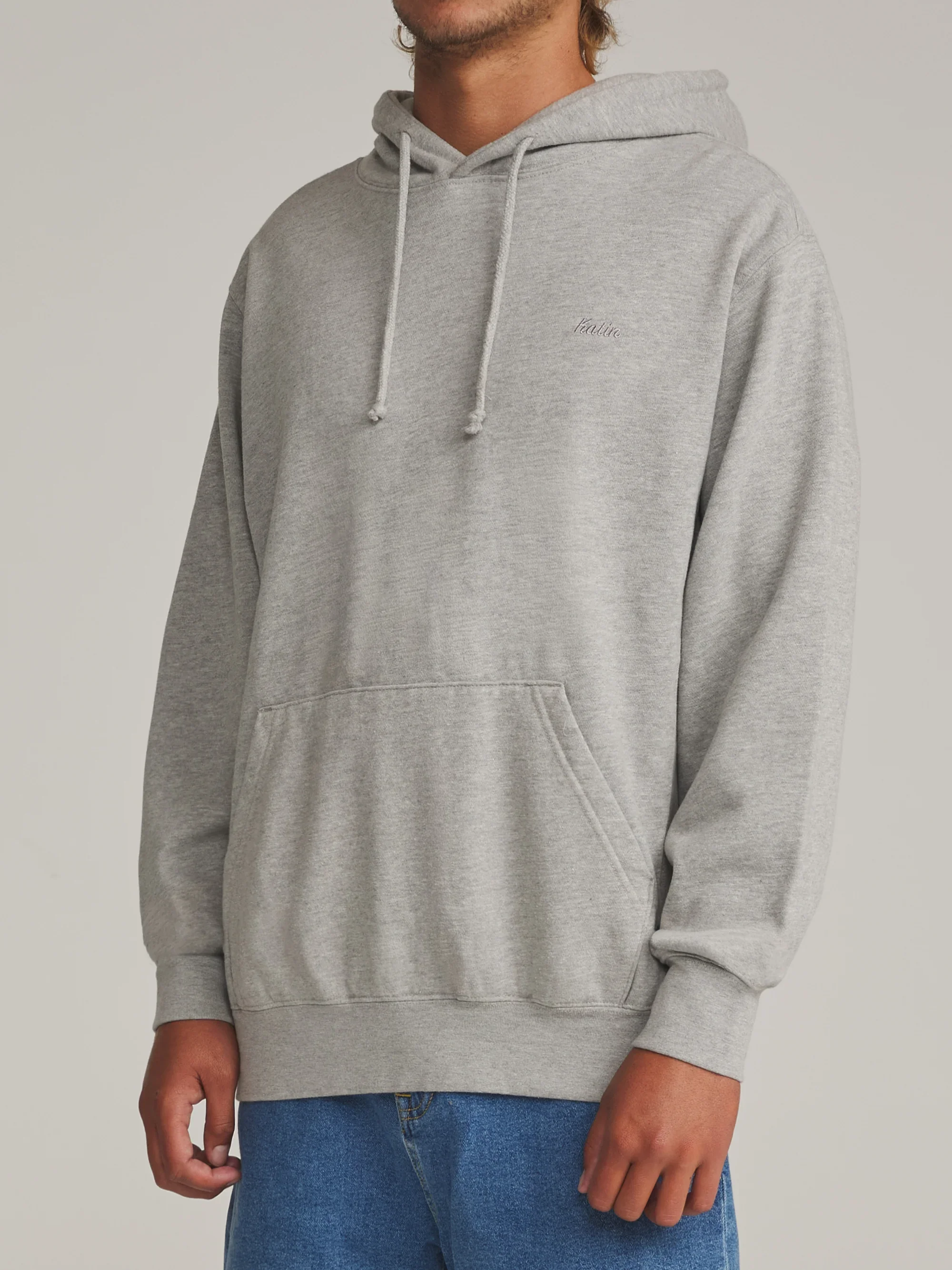 katin-fa26-fleece-emb-hood-fleece-heather-gray-on-model-02-side_5000x.webp