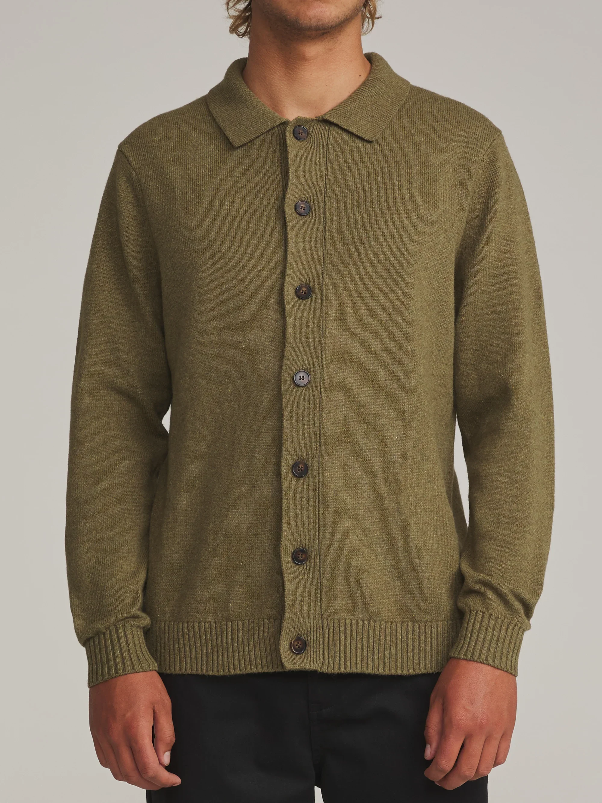 katin-fa26-sweaters-conor-sweater-heather-olive-on-model-01-front_5000x.webp