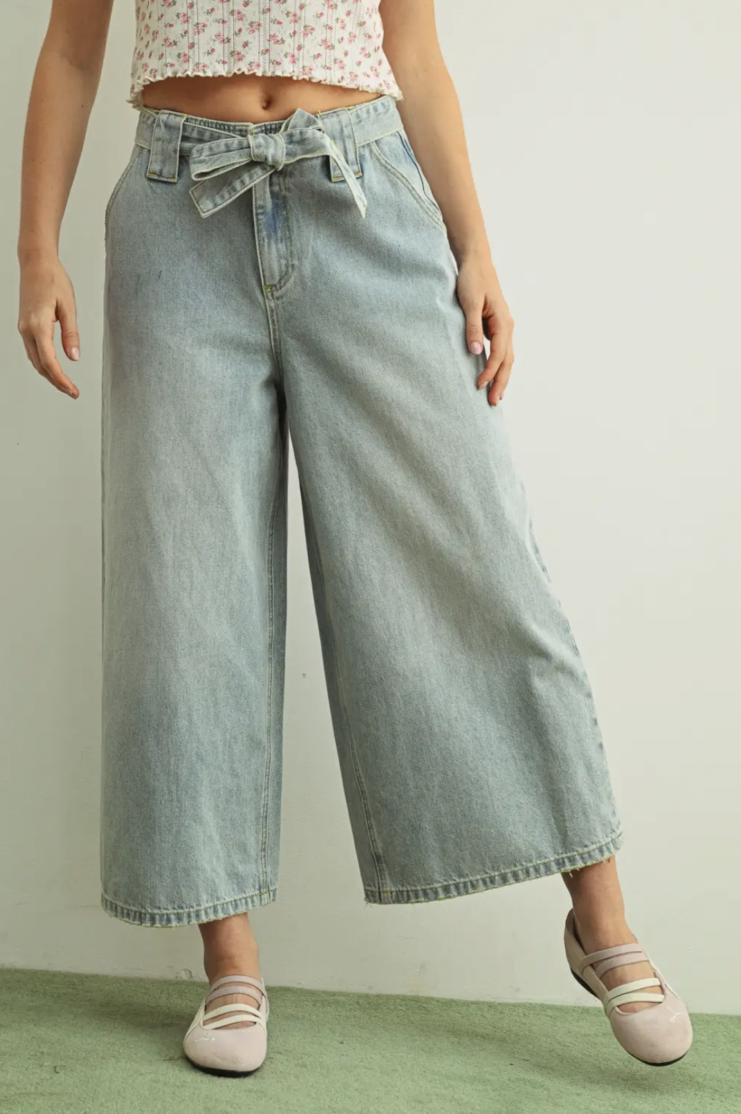 Bow Belt Wide Leg Cropped Jeans Light Wash