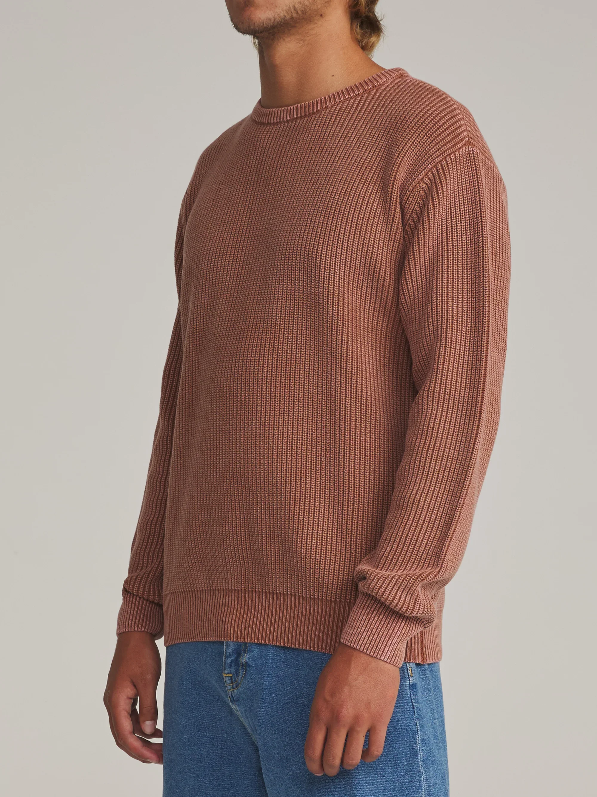 katin-fa26-sweaters-swell-sweater-rust-on-model-02-side1_5000x.webp