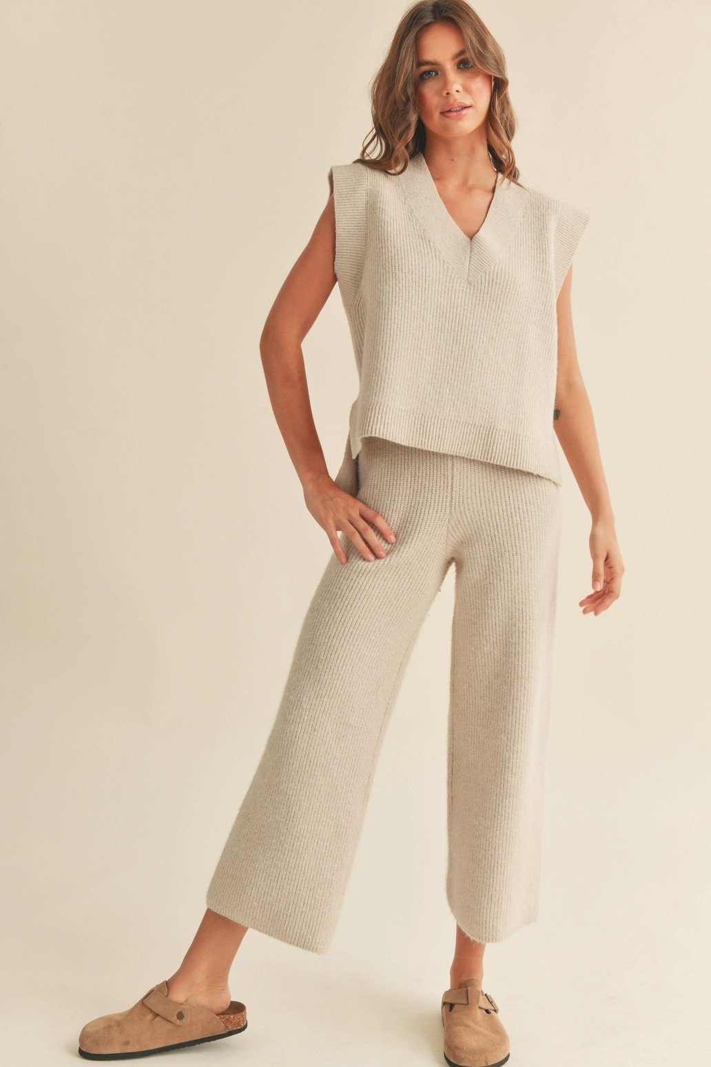 V-neck Ribbed Sweater Vest Beige