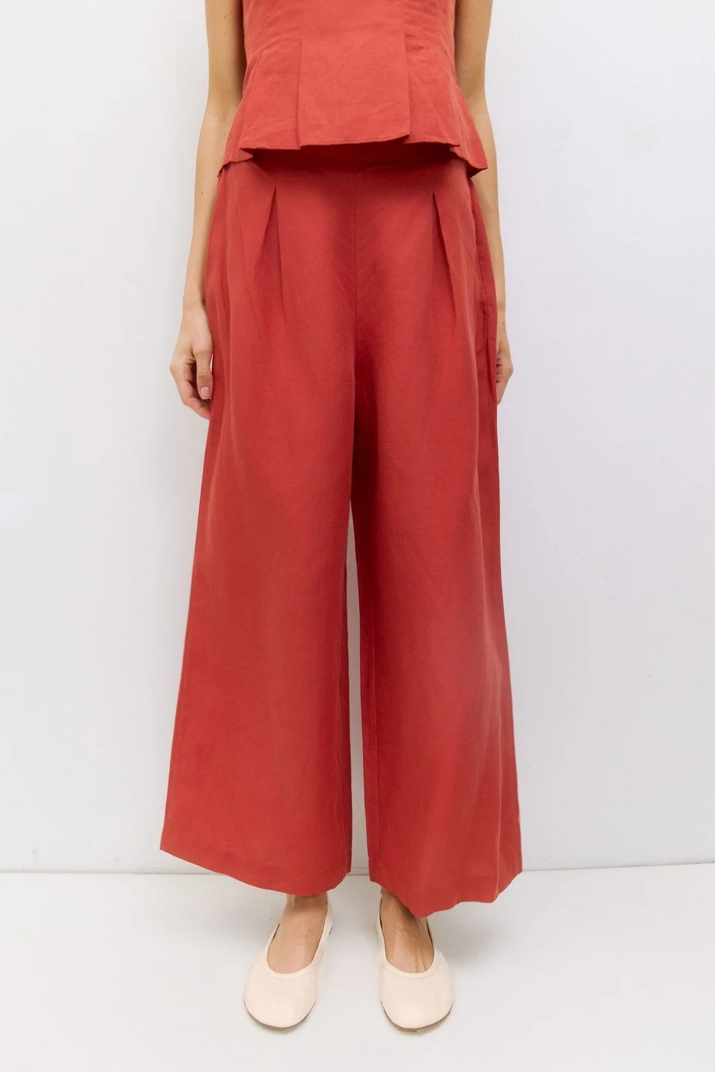 The Jocelyn Pleated Linen Pants Brick Red