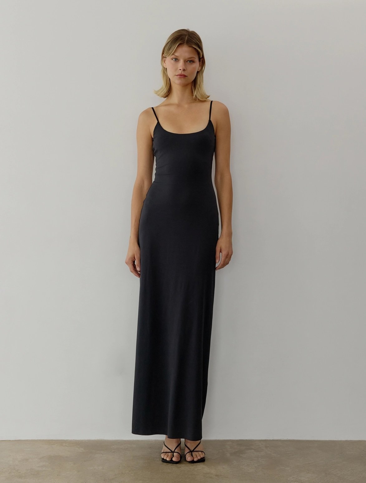 The Tris Dress Black